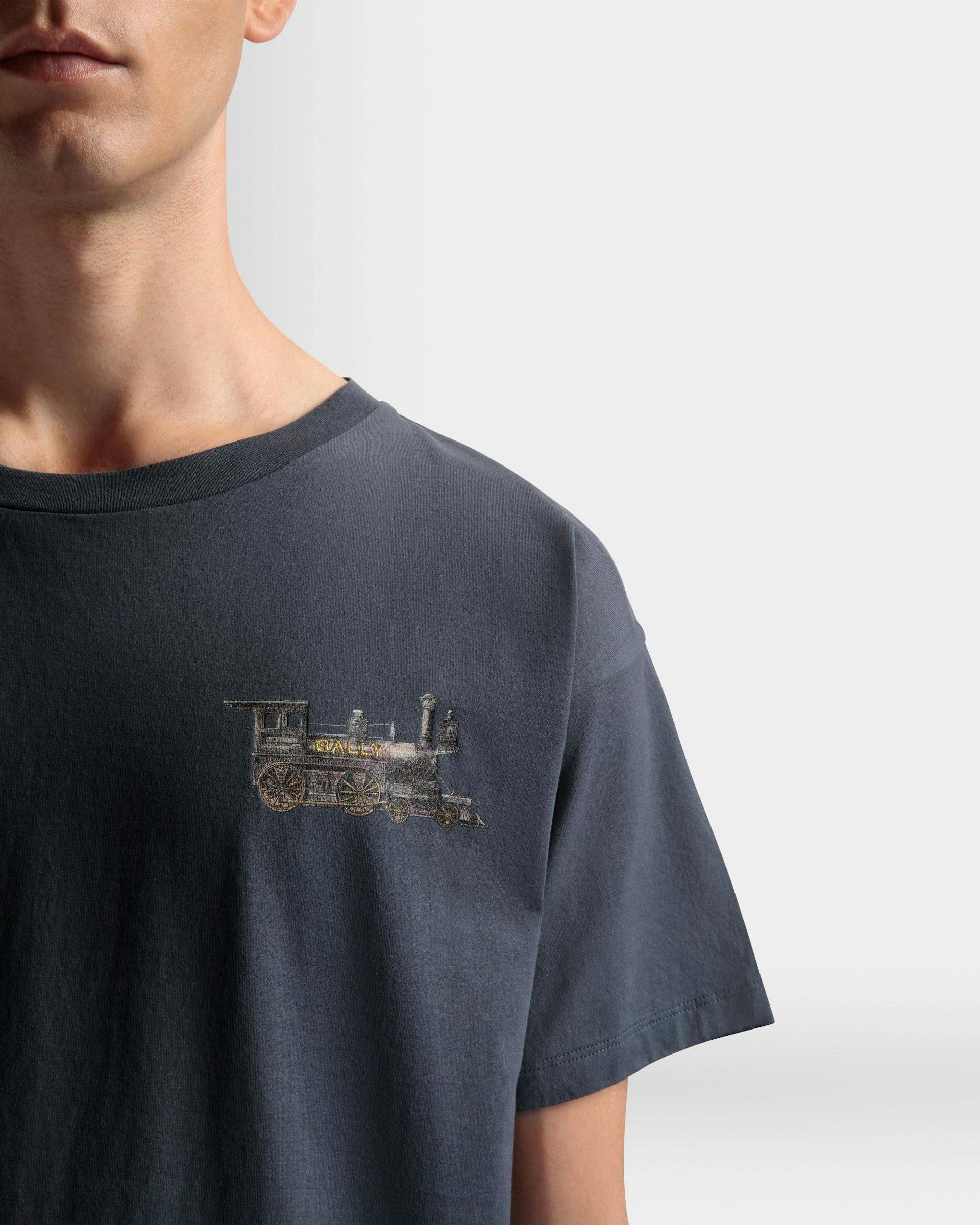 T-Shirt mit Train-Motiv Aus steingrauer Baumwolle - Herren - Bally - 04
