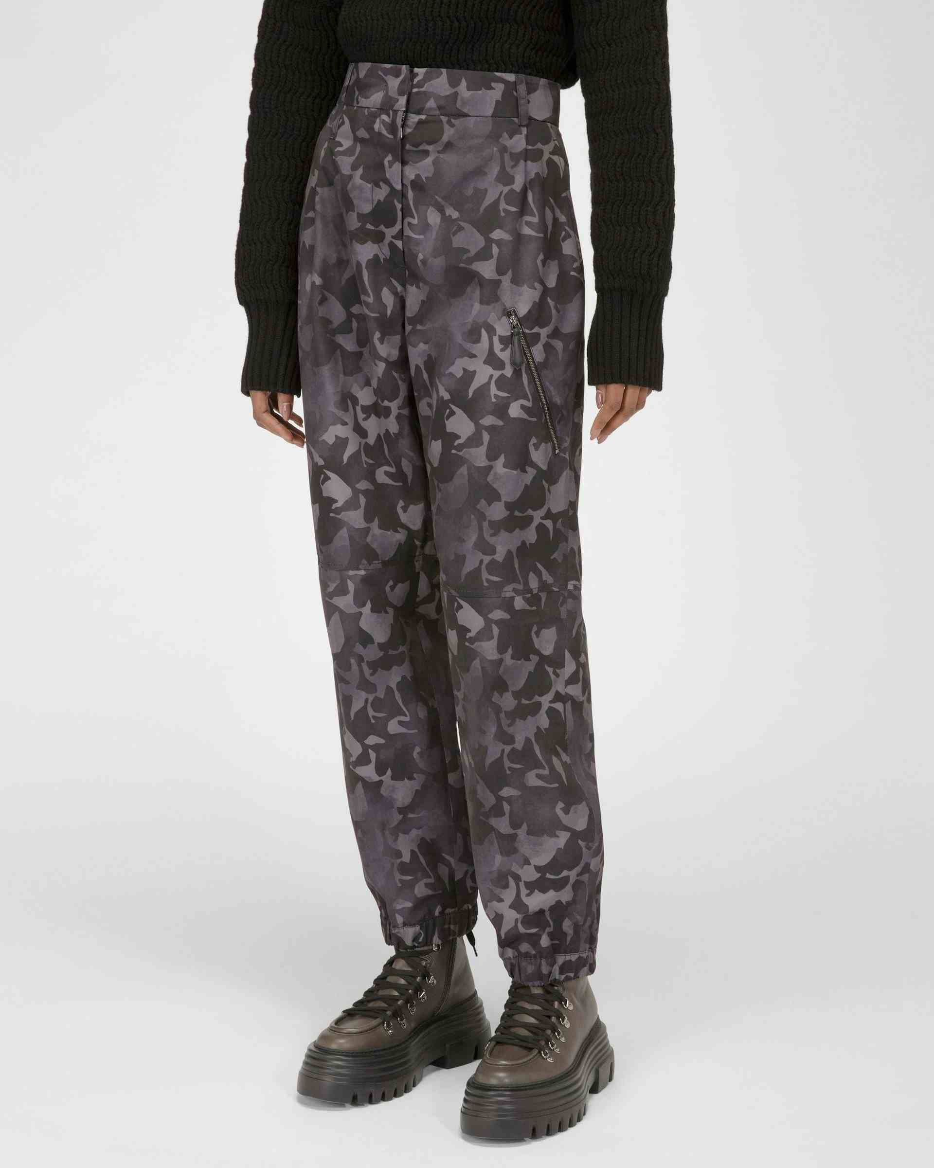 Pantalonic Camouflage In Nylon Riciclato Neri - Donna - Bally