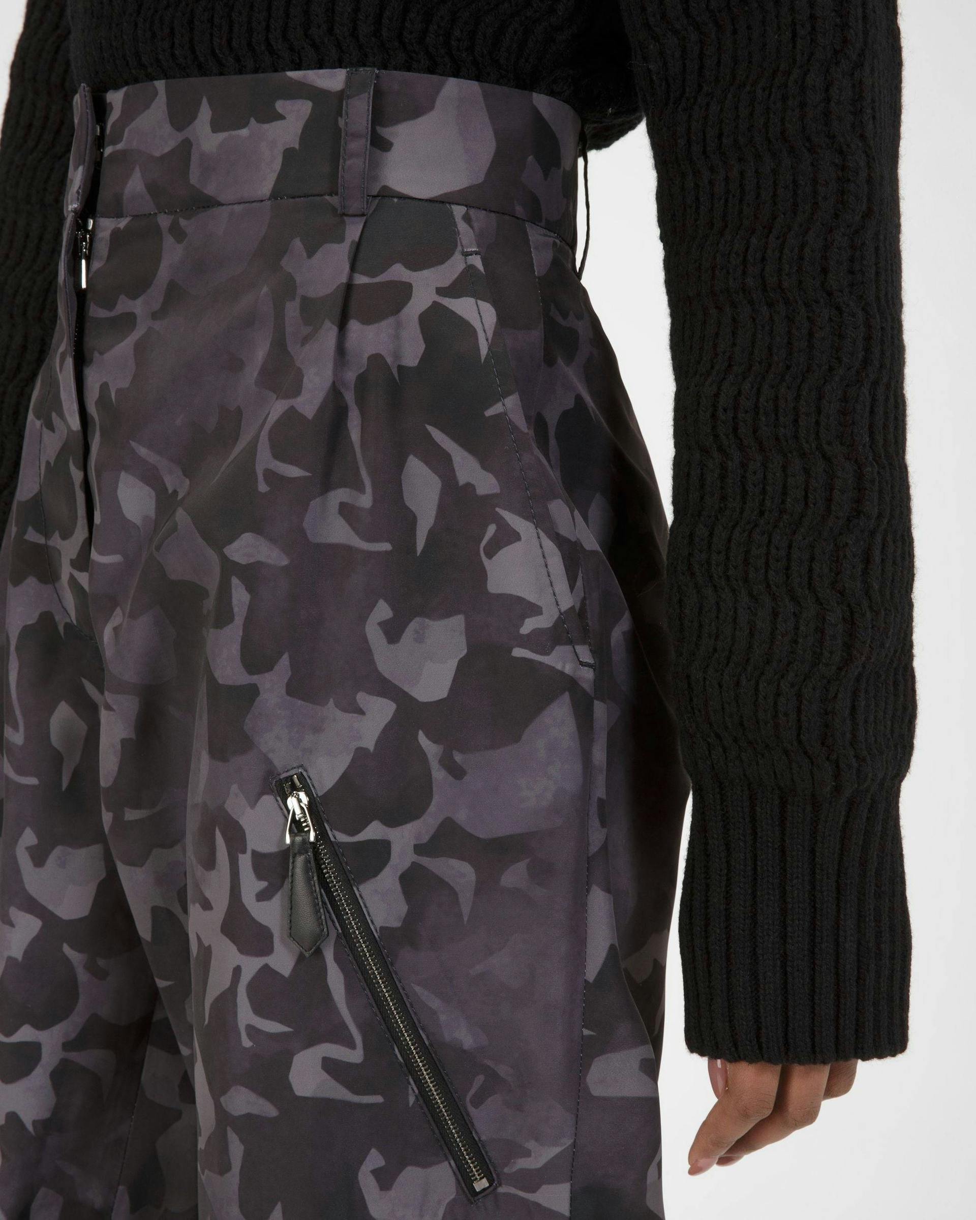 Pantalonic Camouflage In Nylon Riciclato Neri - Donna - Bally - 02