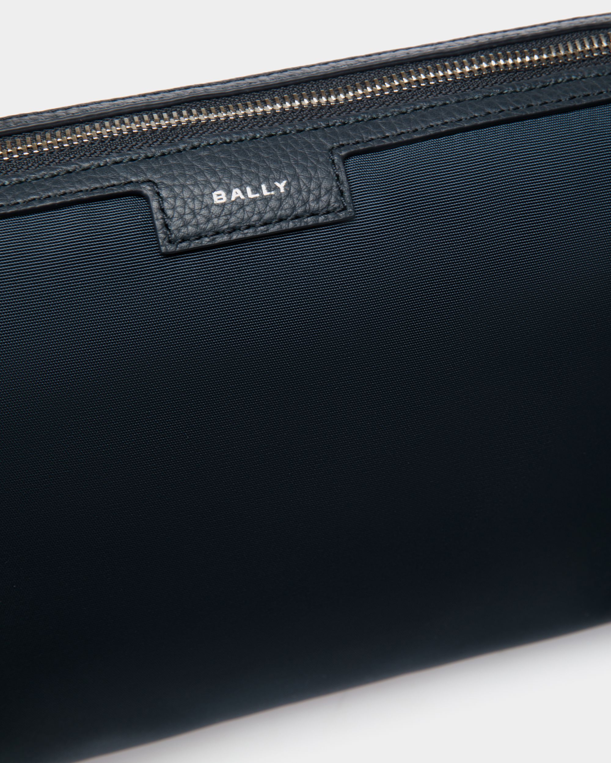 Kleine Code Umhängetasche Aus Nylon In Navy Blue - Herren - Bally - 05