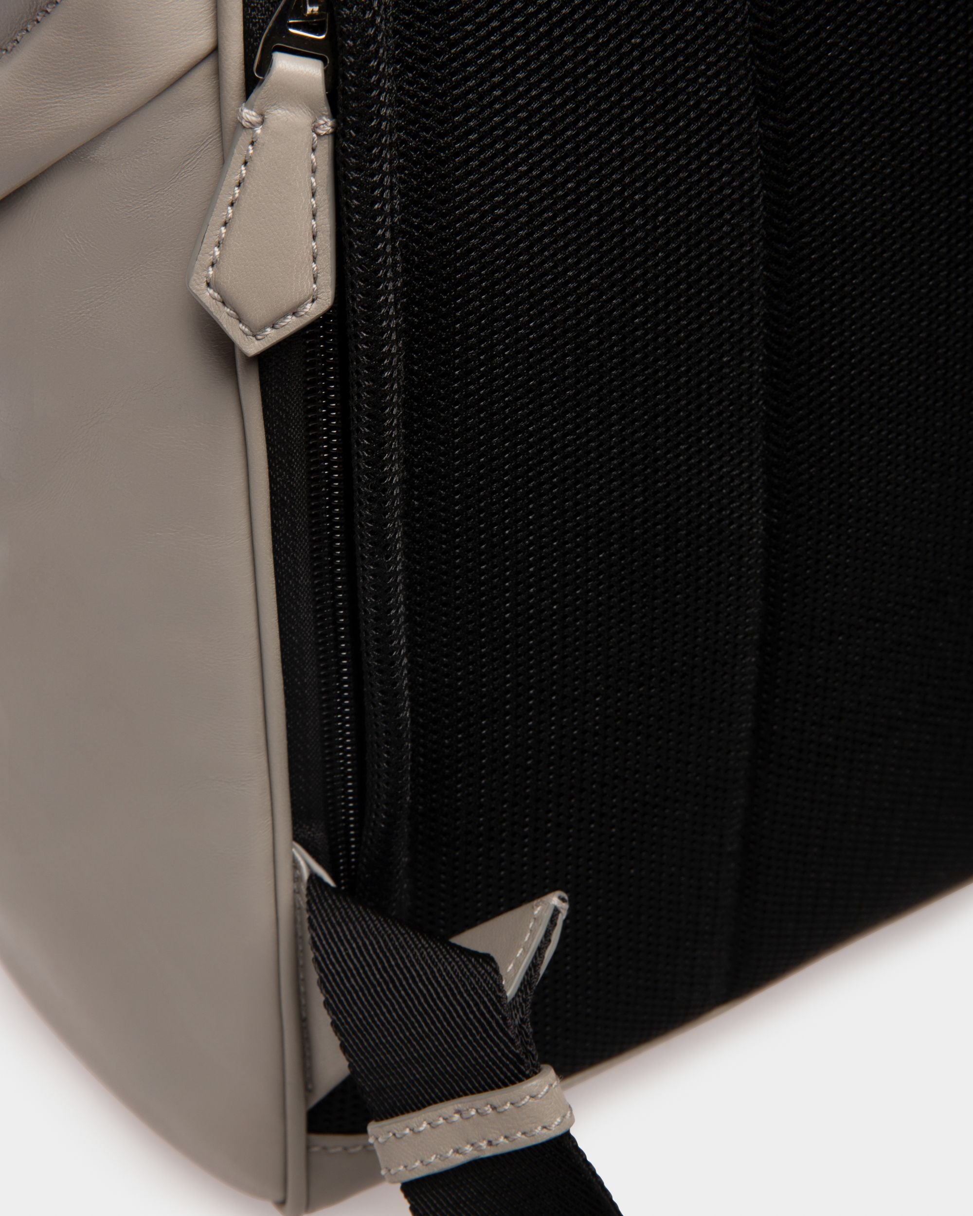 Athor Small Sac À Dos En Cuir Gris Pierre Et Noir - Homme - Bally - 04