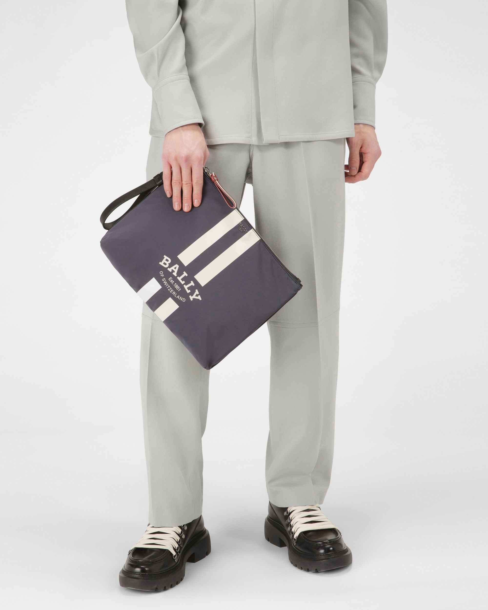 Fholler Borsa Senza Manici In Nylon Blu - Uomo - Bally - 01