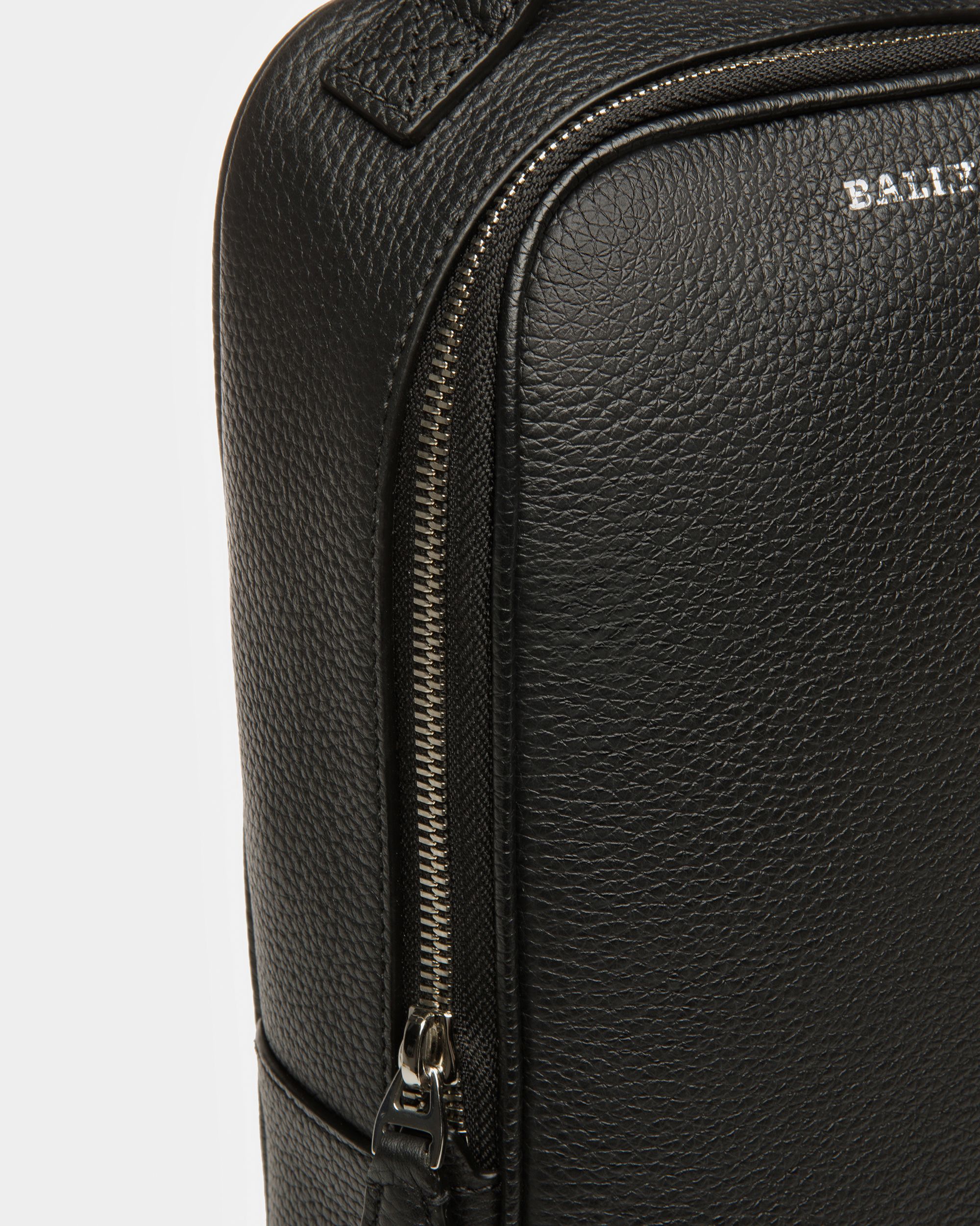 Halikho Sac À Dos À Une Épaule En Cuir Noir Et Palladium - Homme - Bally - 03