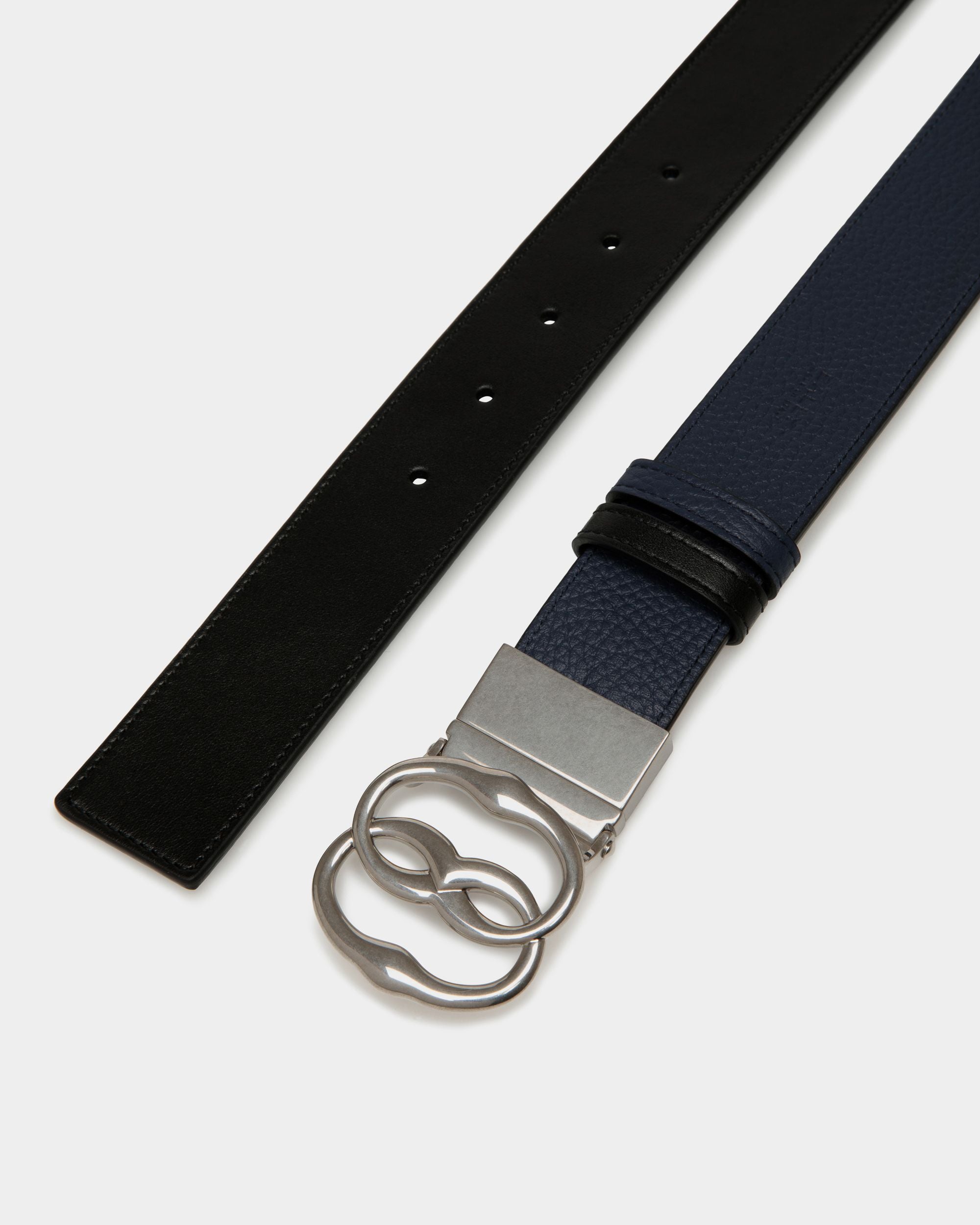 Emblem 35mm Reversible And Adjustable Belt in Black And Blue Leather - Men's - Bally - 02