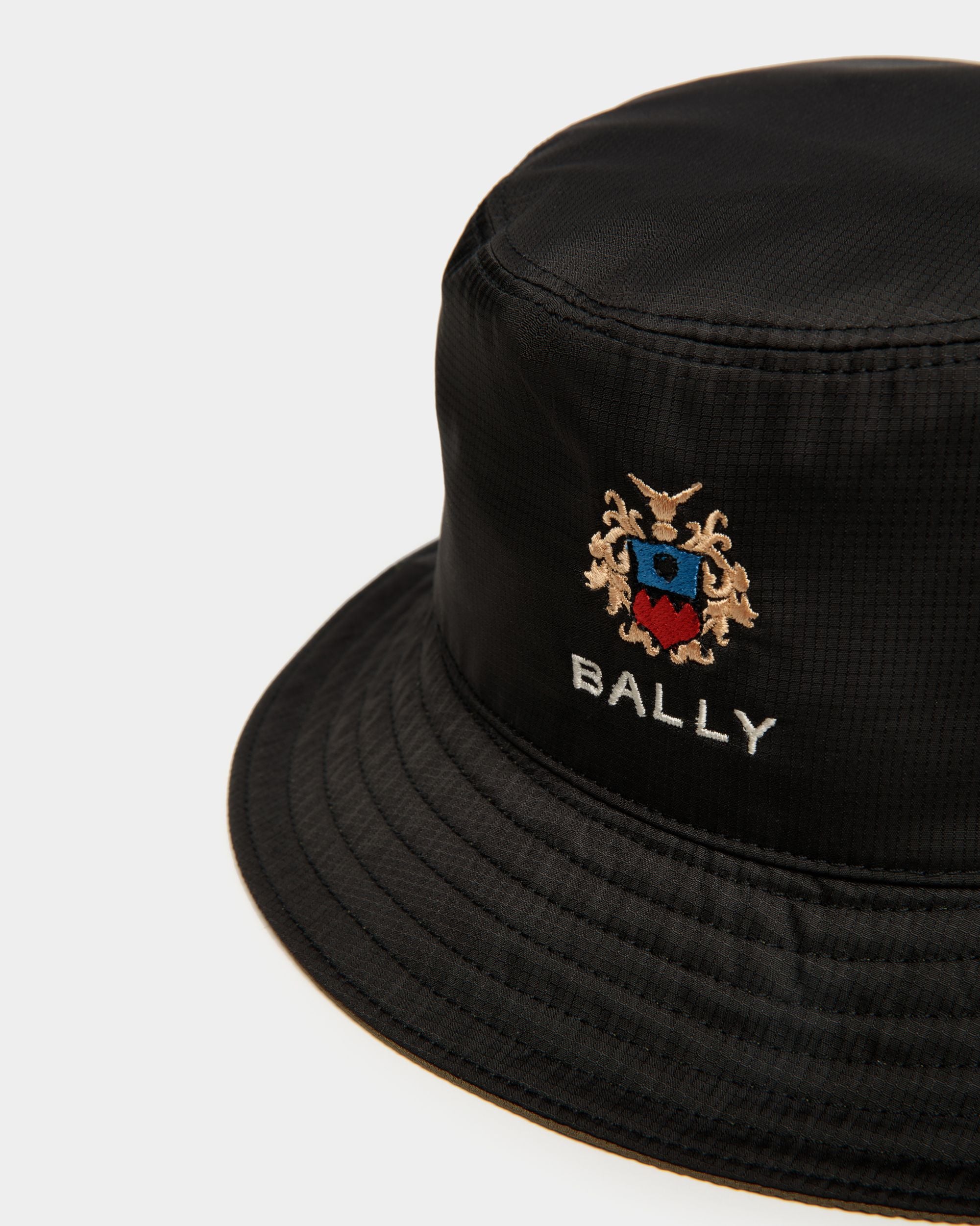 Reversible Bucket With Bally Crest Logo In Black And Olive Green Technical Fabric - Men's - Bally - 04