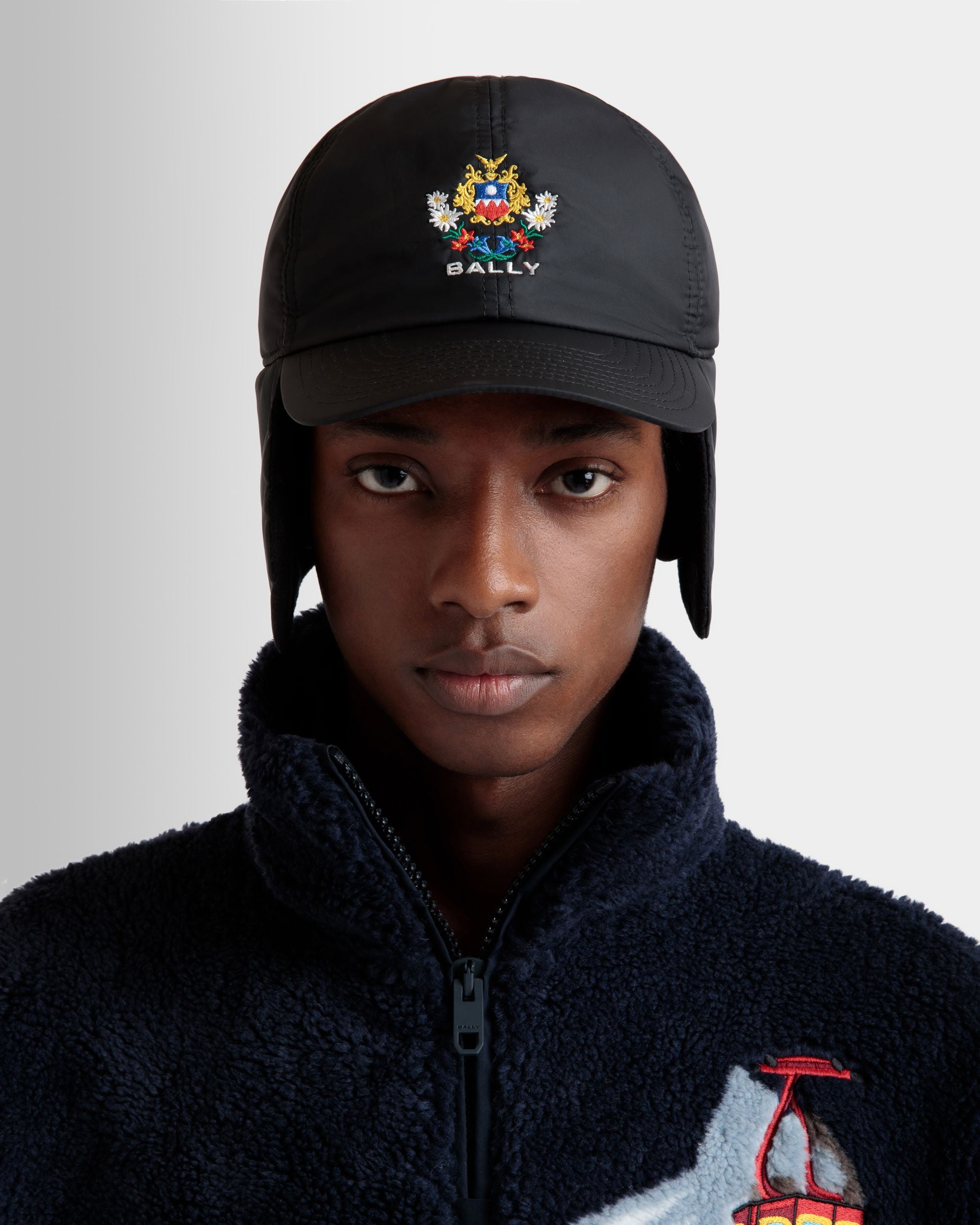 Cappello Aviator Winter Capsule In Nylon Riciclato Nero Con Ricamo Alpine Flowers - Uomo - Bally - 01
