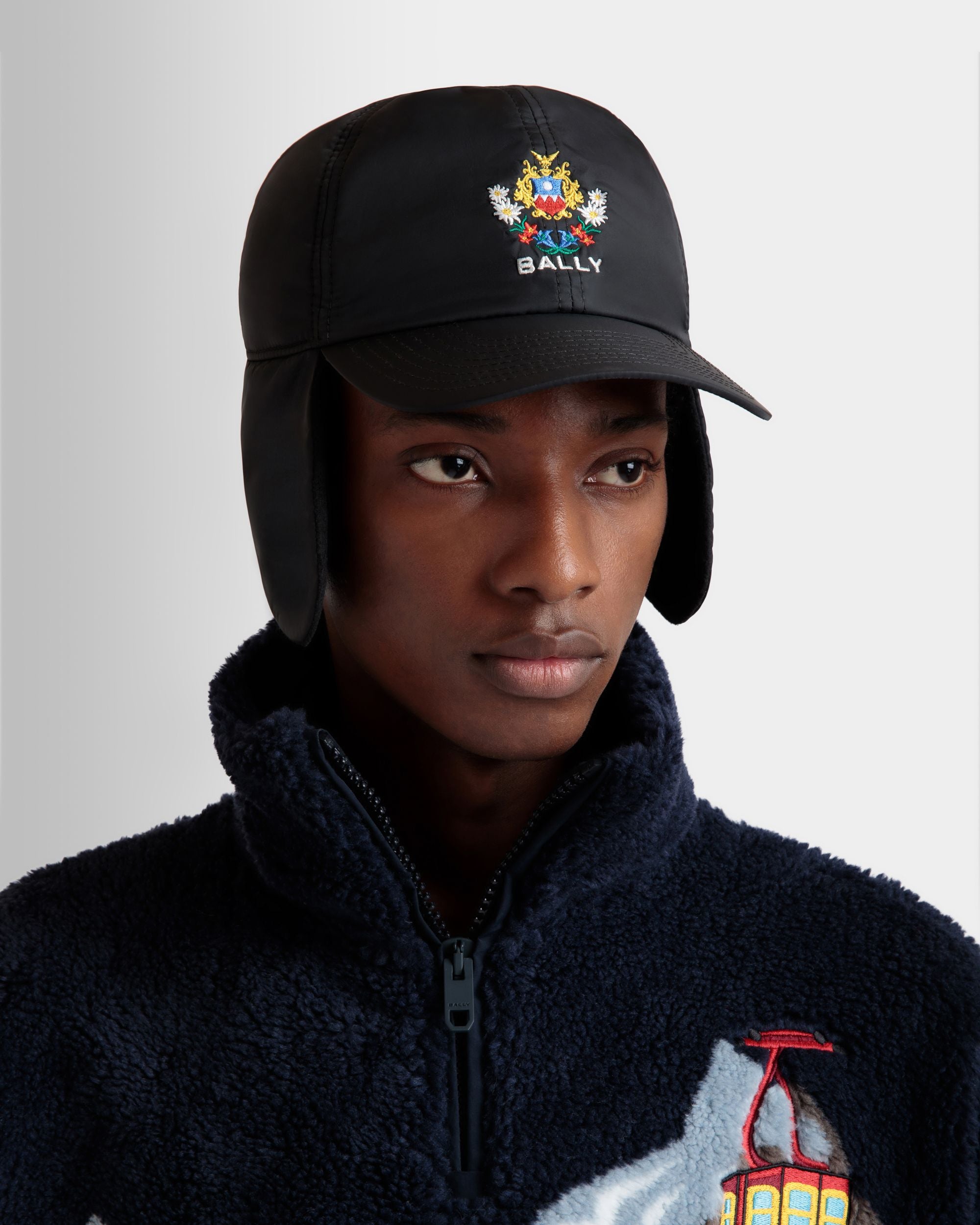 Cappello Aviator Winter Capsule In Nylon Riciclato Nero Con Ricamo Alpine Flowers - Uomo - Bally - 04