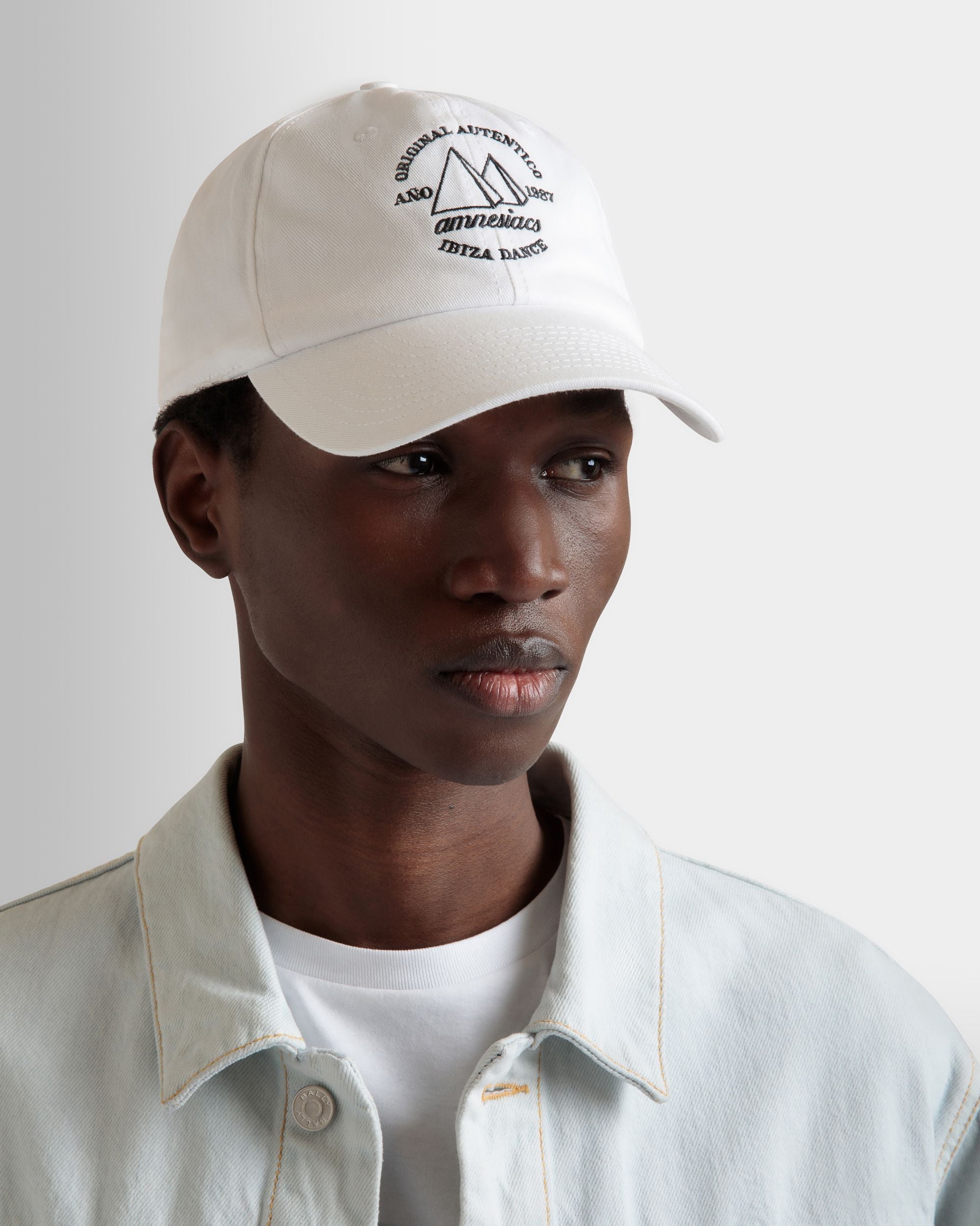 DJ Leo Mas x Bally Baseball Hat in White Cotton with Amnesia Embroidery - Men's - Bally - 05