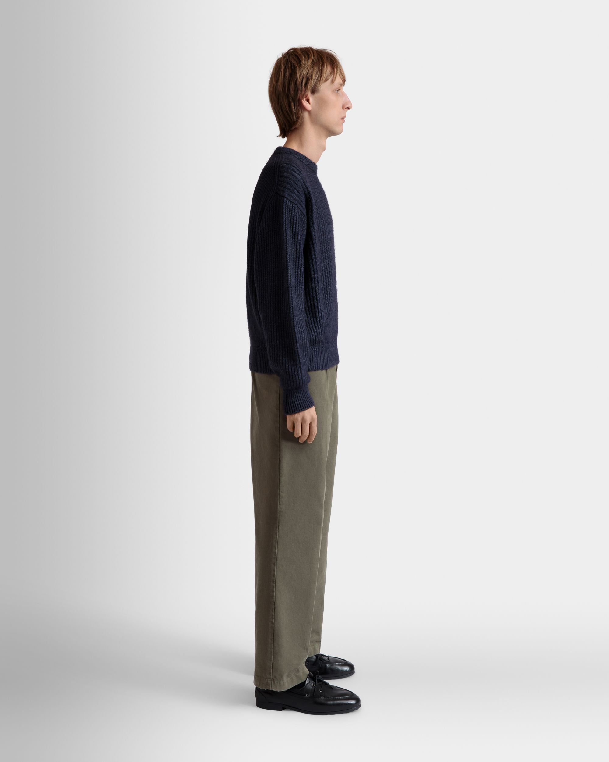 Pull Avec Encolure Ras-Du-Cou Et Logo Bally Crest En Laine Et Soie Navy Blue - Homme - Bally - 06