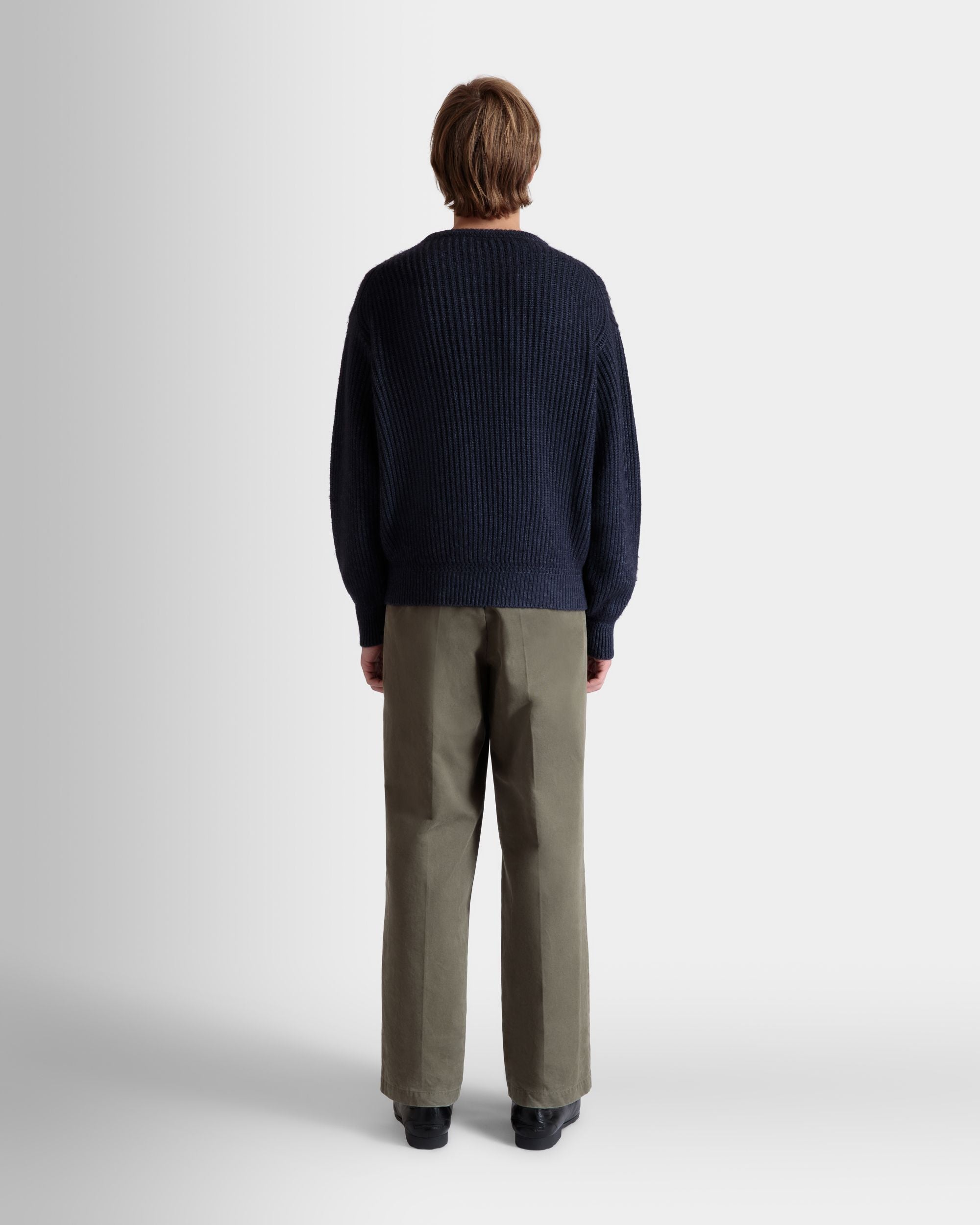 Pull Avec Encolure Ras-Du-Cou Et Logo Bally Crest En Laine Et Soie Navy Blue - Homme - Bally - 07