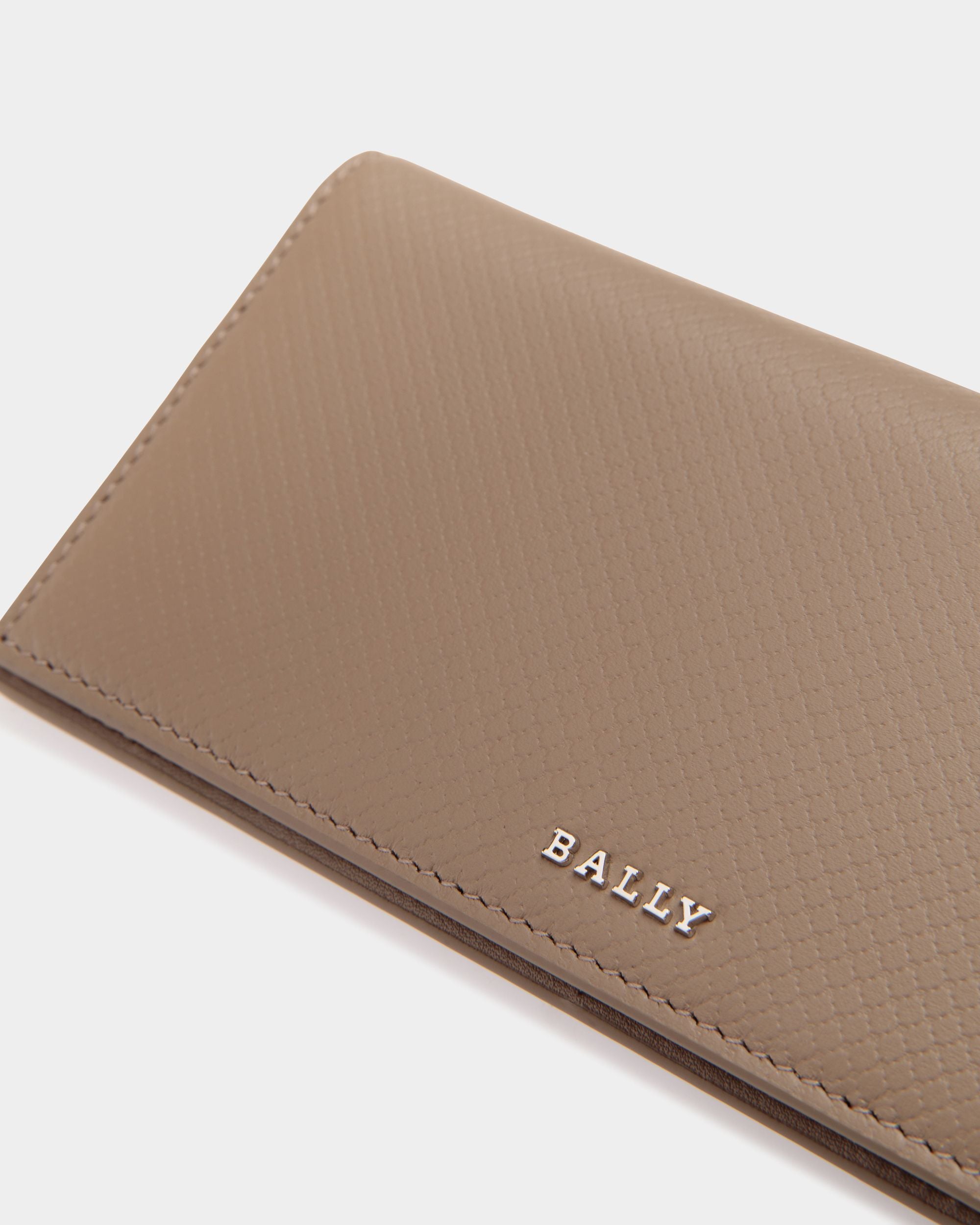 Continental Wallet in Beige Embossed Leather - Men's - Bally - 04