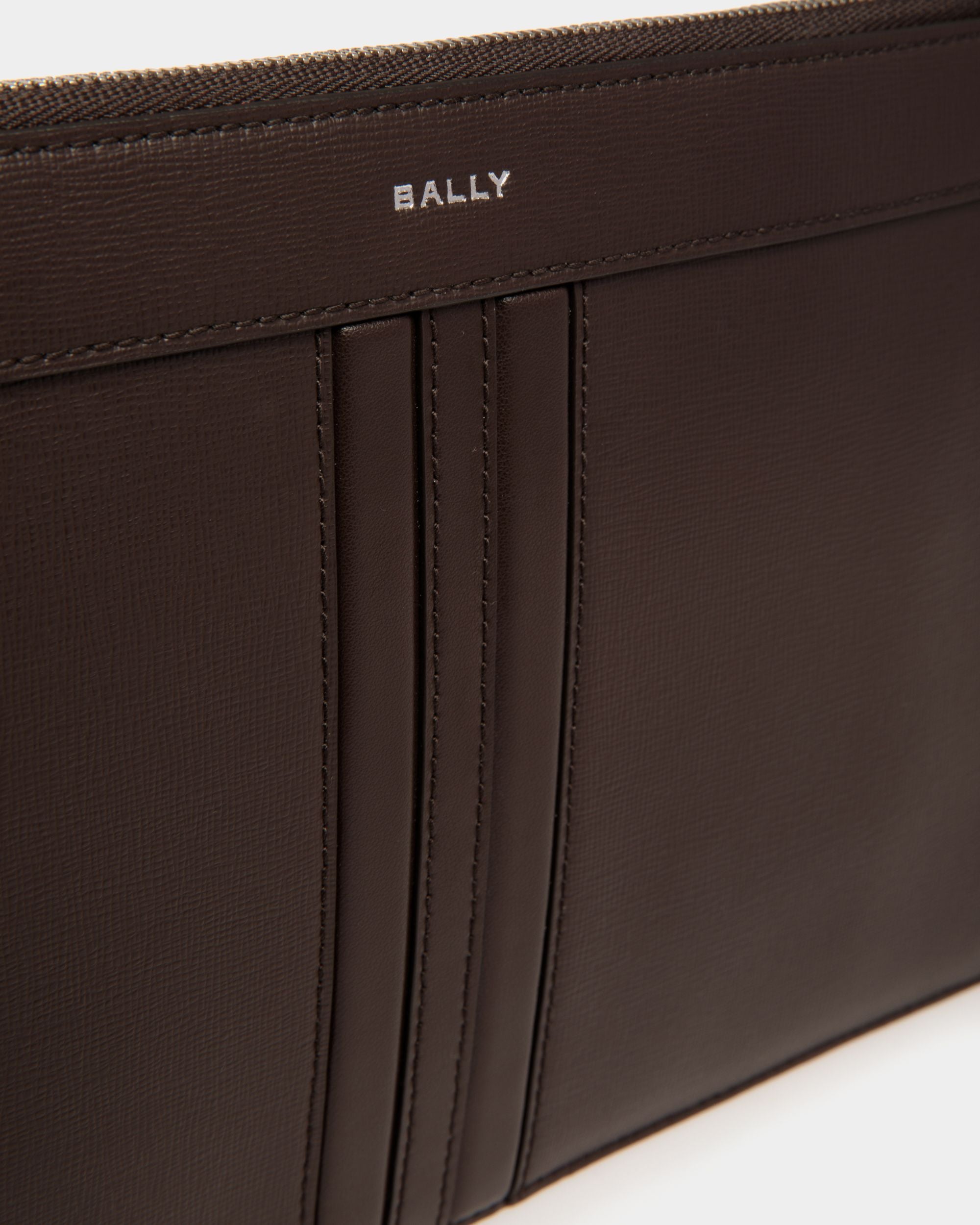 Mythos Pochette Aus Recyceltem Leder In Ebenholz - Herren - Bally - 03
