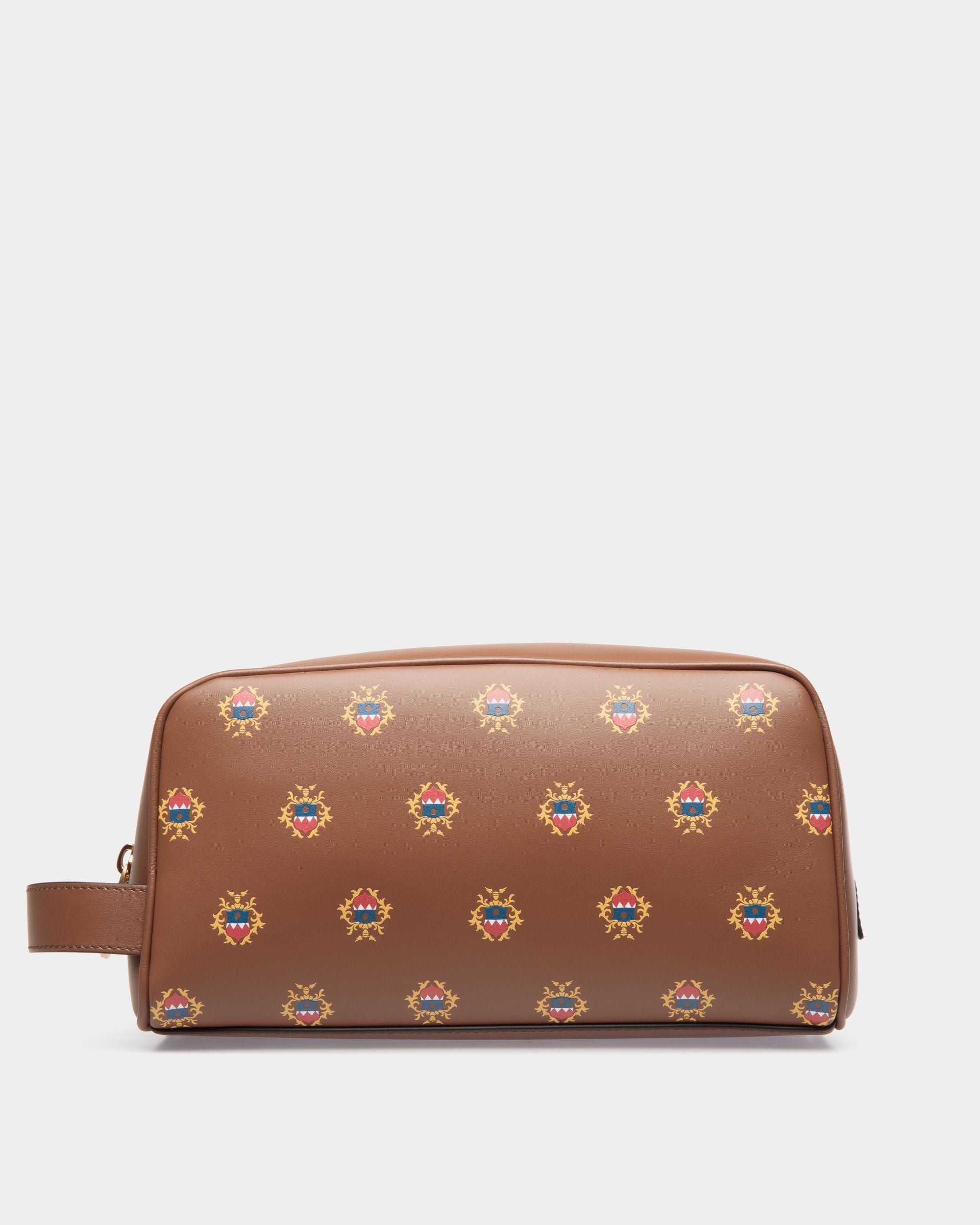Beauty Case Easy Bally In Pelle Marrone Con Stemma Bally Crest Stampato - Uomo - Bally - 01