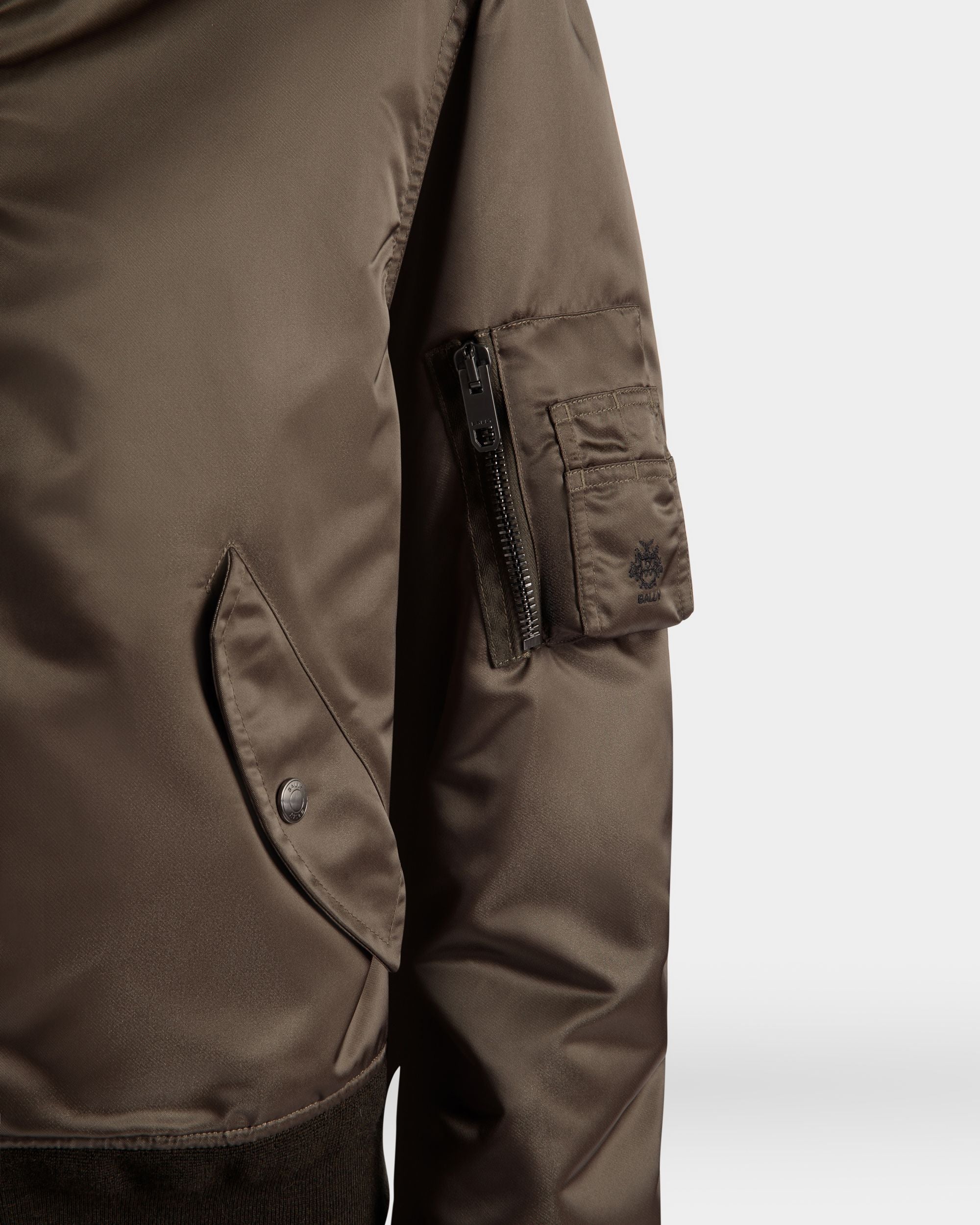 Bomberjacke Aus Nylon In Military Green Aus Der Adrien Brody Travel-Kollektion - Herren - Bally - 04