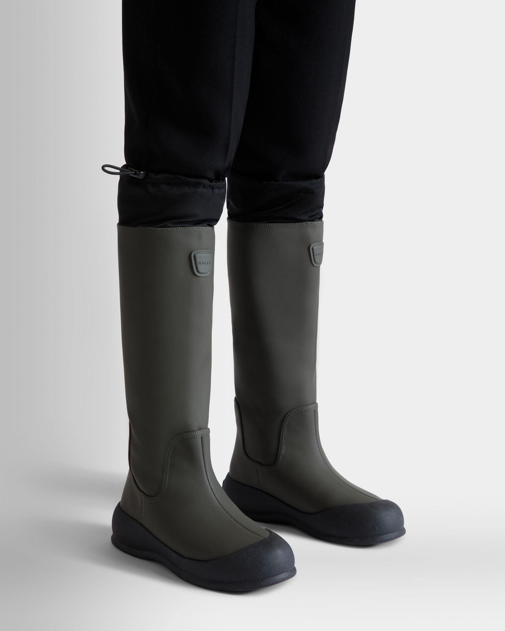 Frei Stiefel Aus Gummiertem Leder In Military Green - Herren - Bally - 07
