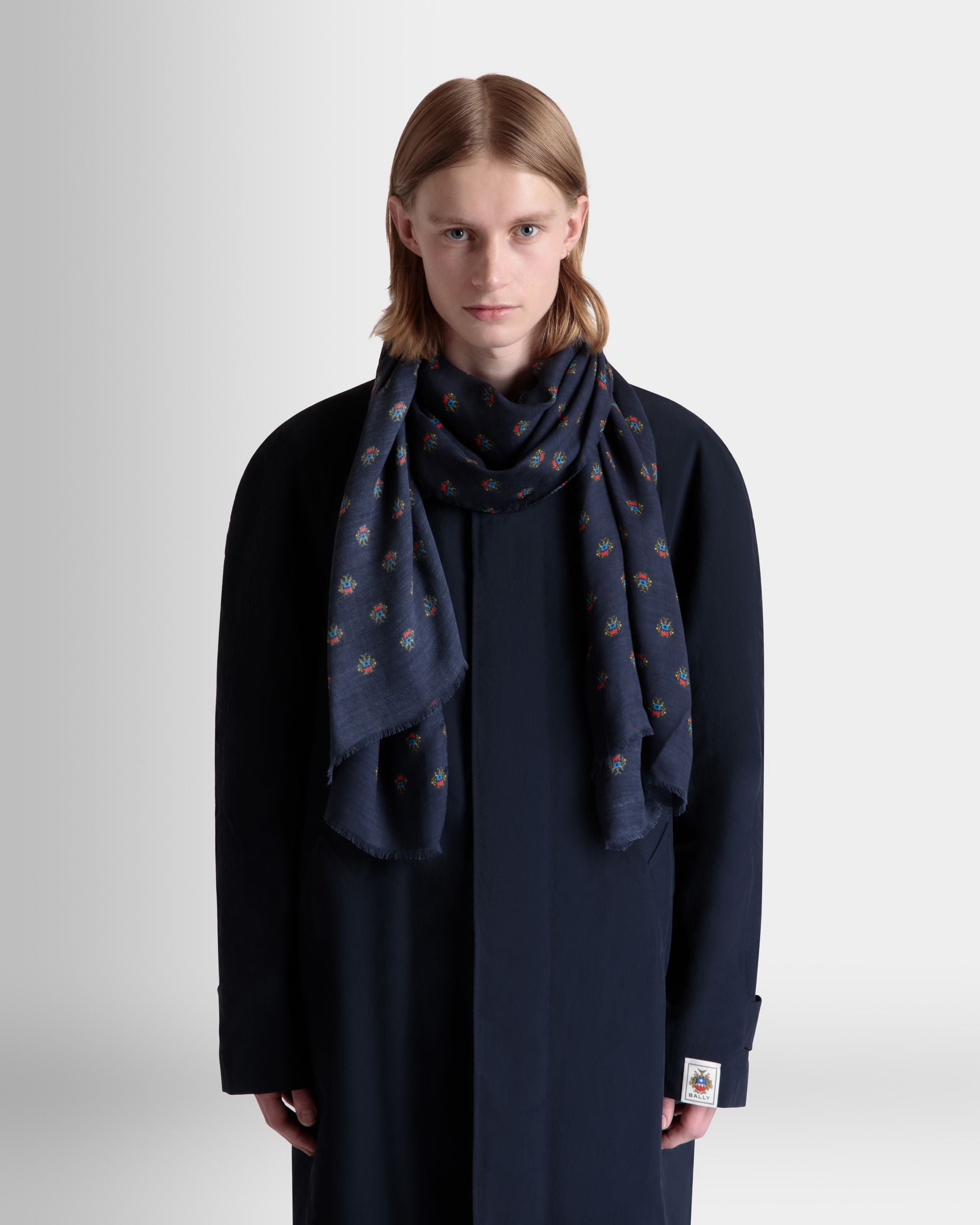 Sciarpa Con Stampa Bally Crest Allover In Modal E Cashmere Navy Blue - Uomo - Bally - 02