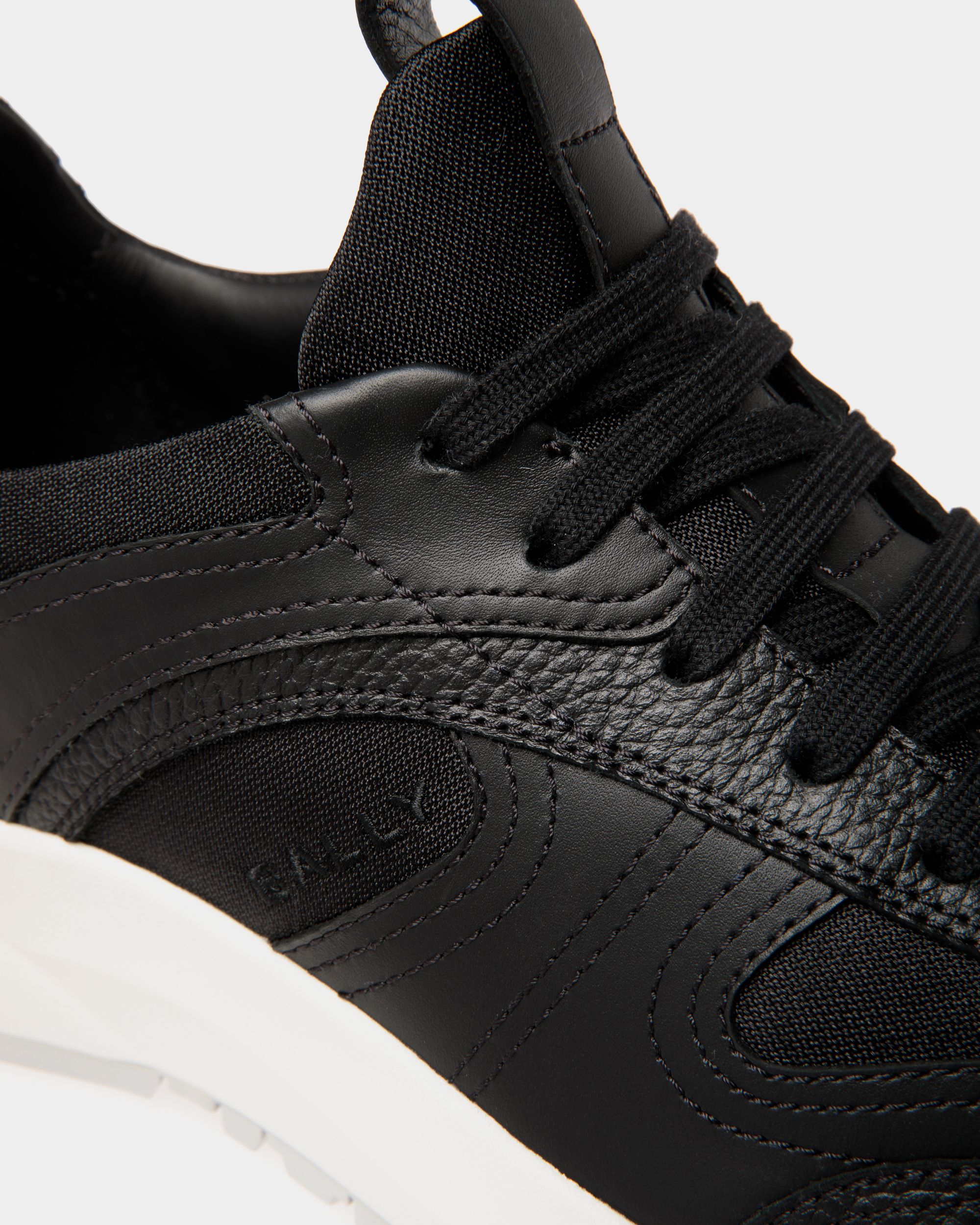 Outline Sneaker In Black And White Leather And Nylon - Men's - Bally - 04
