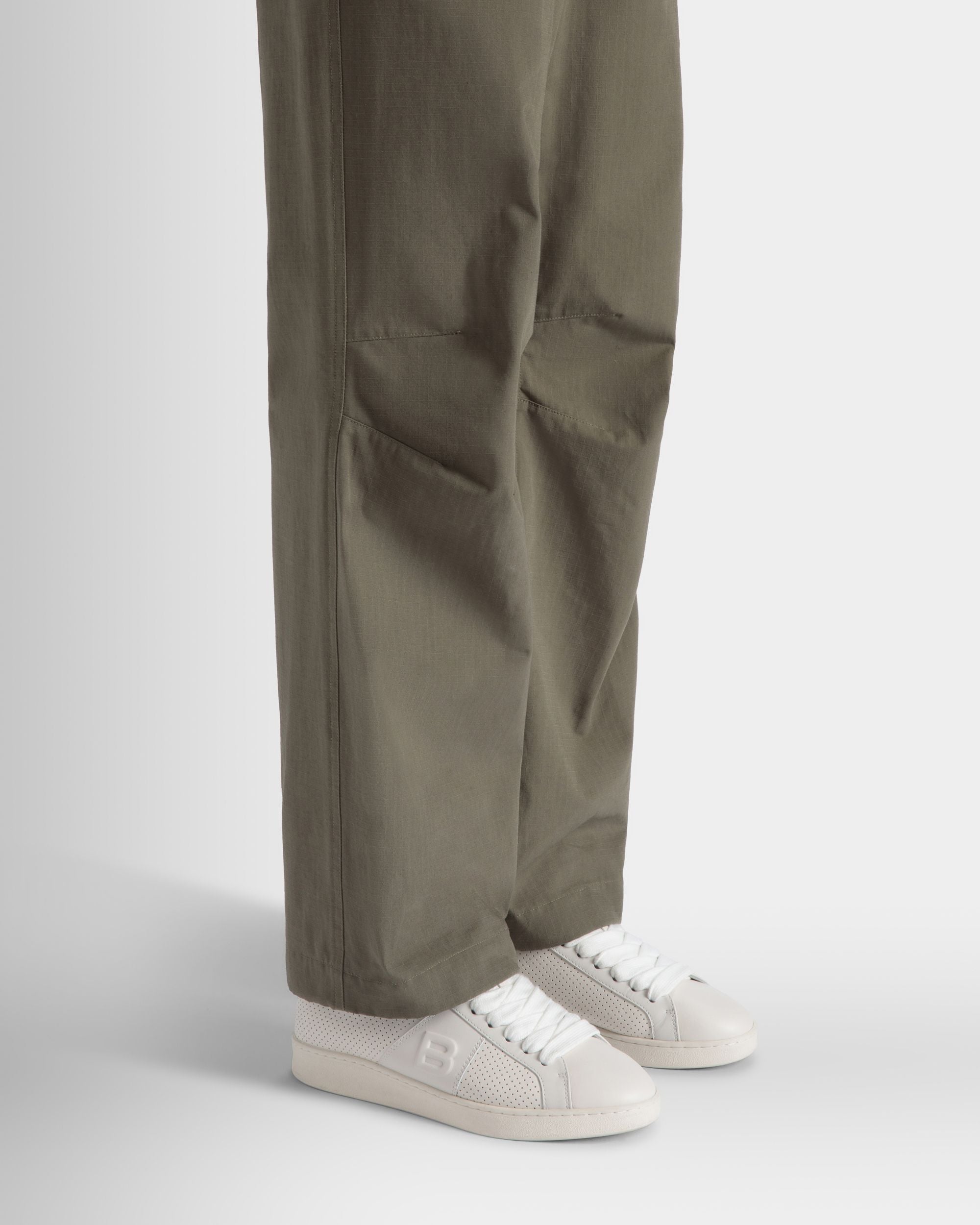 Sneaker Aus Leder In Weiß Aus Der Adrien Brody Travel-Kollektion - Herren - Bally - 02