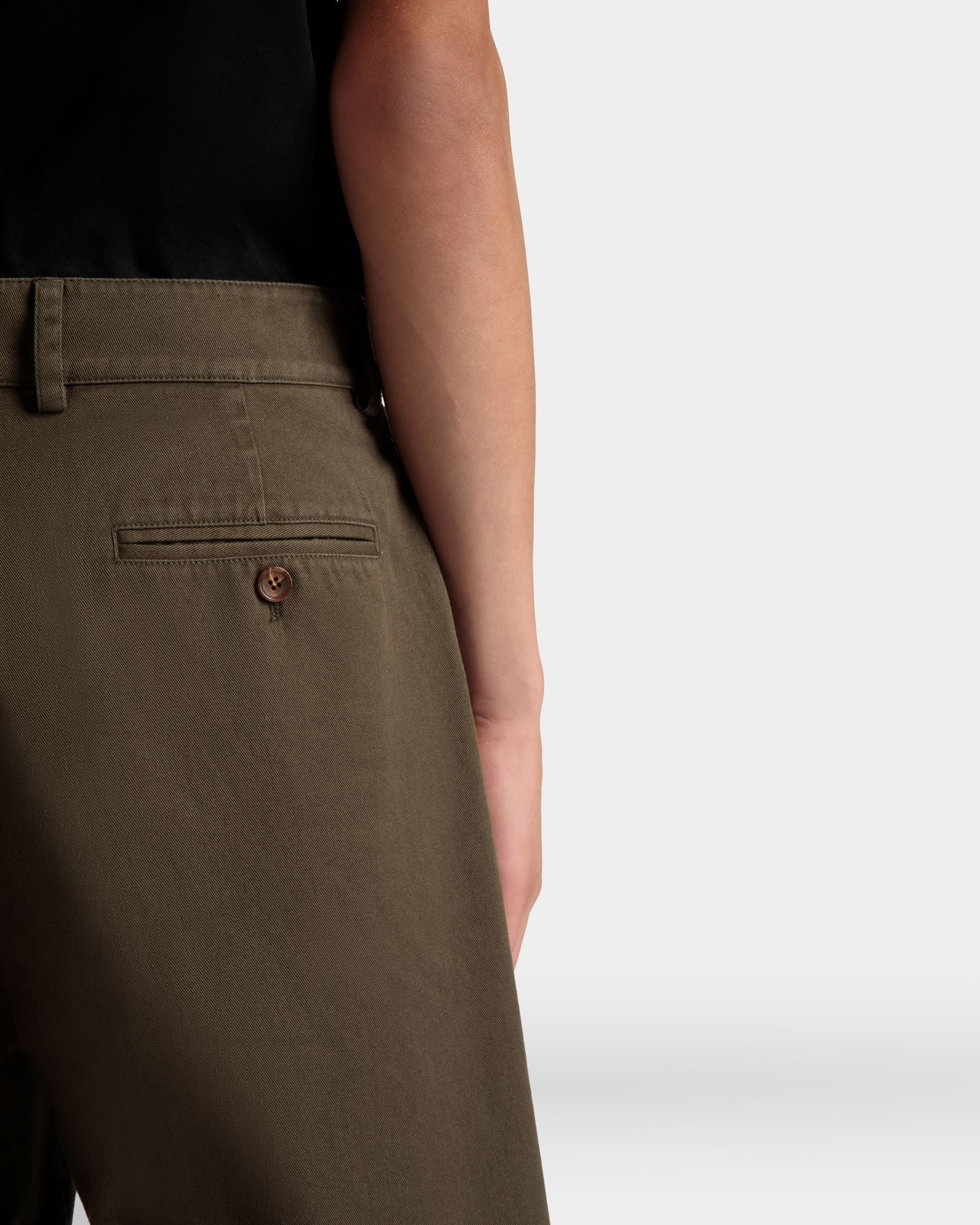Shorts Aus Baumwolle In Military Green Aus Der Adrien Brody Travel-Kollektion - Herren - Bally - 04