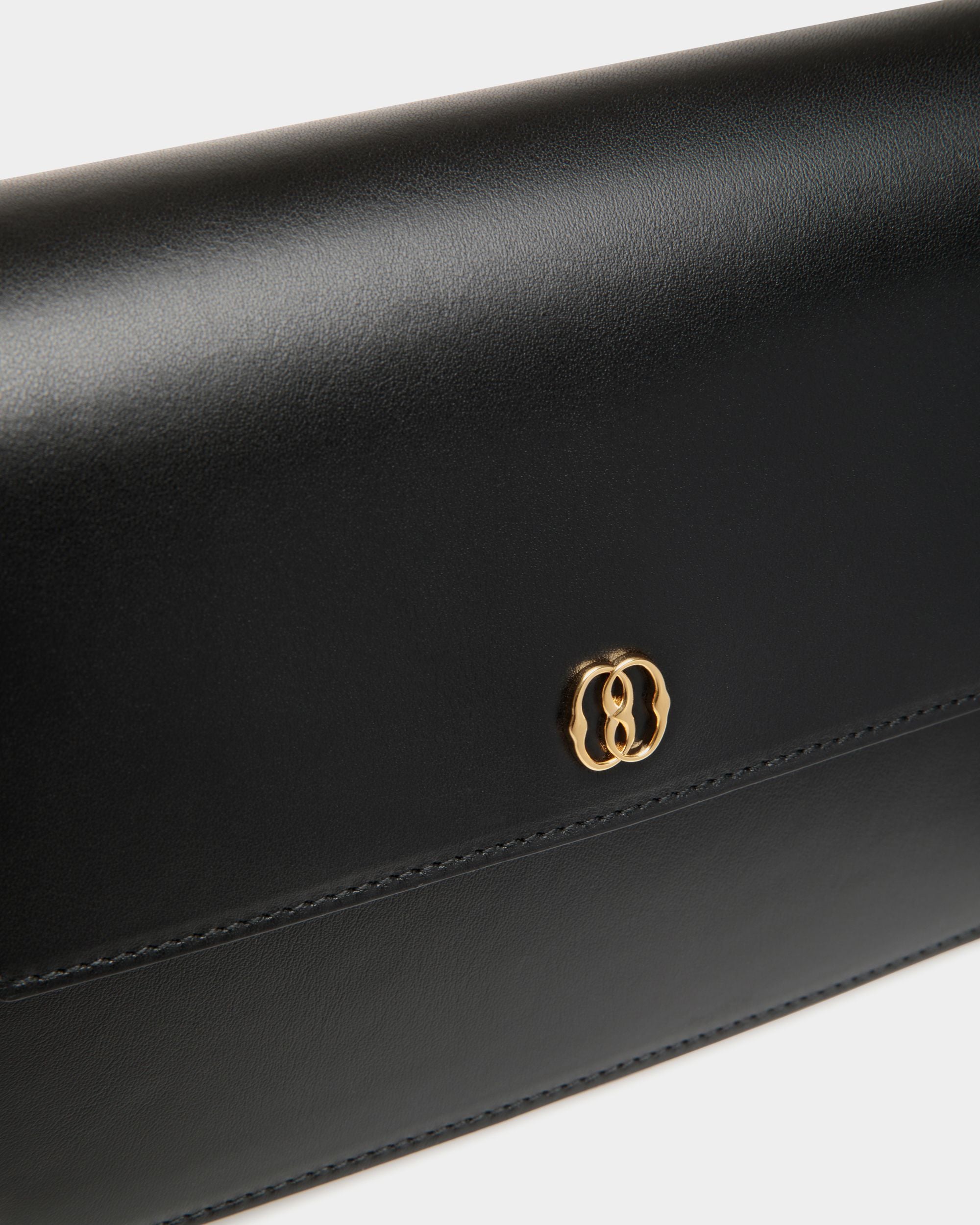 Emblem Kleine Umhängetasche Aus Leder In Schwarz - Damen - Bally - 05
