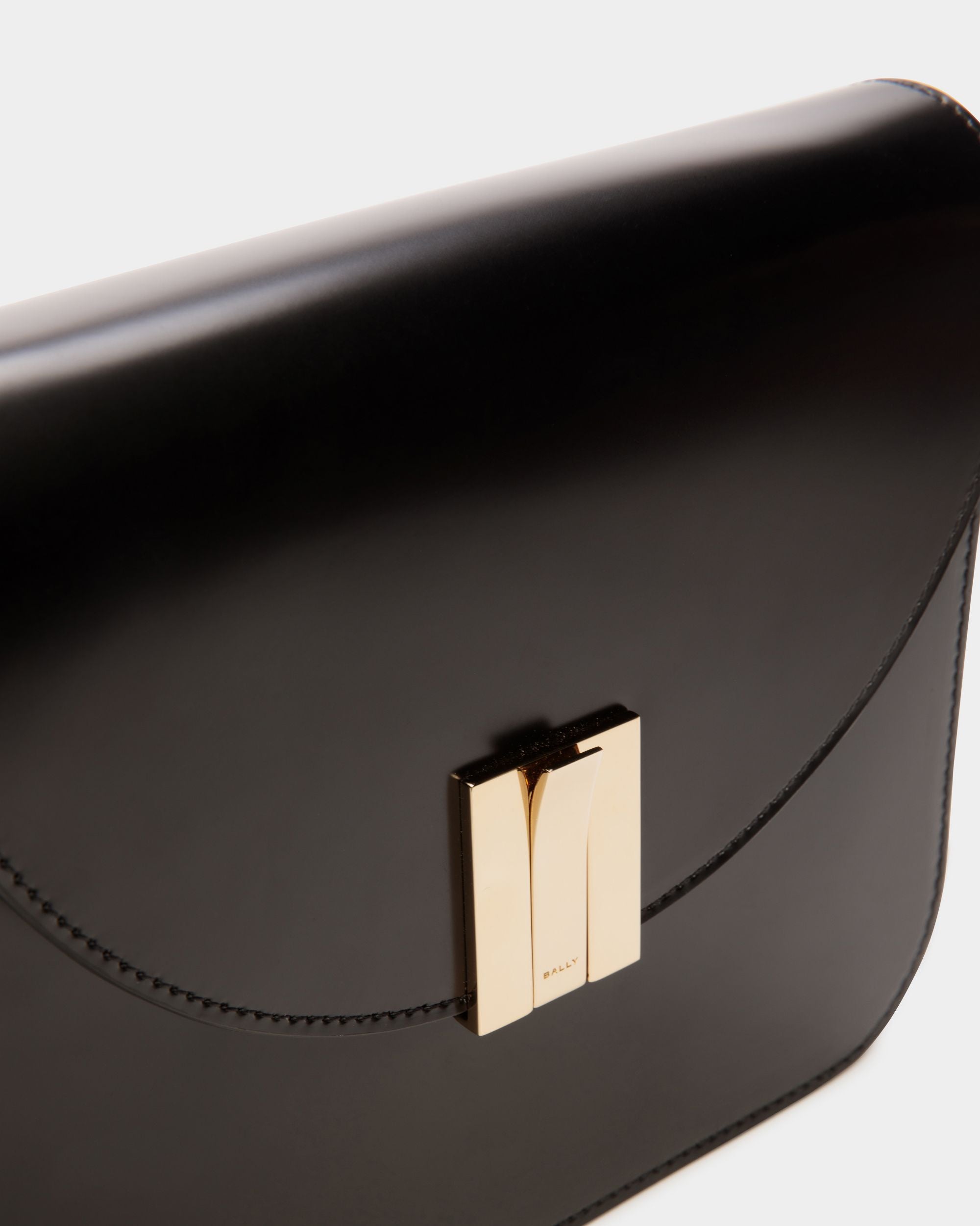Borsa A Tracolla Ollam In Pelle Spazzolata Nera - Donna - Bally - 04