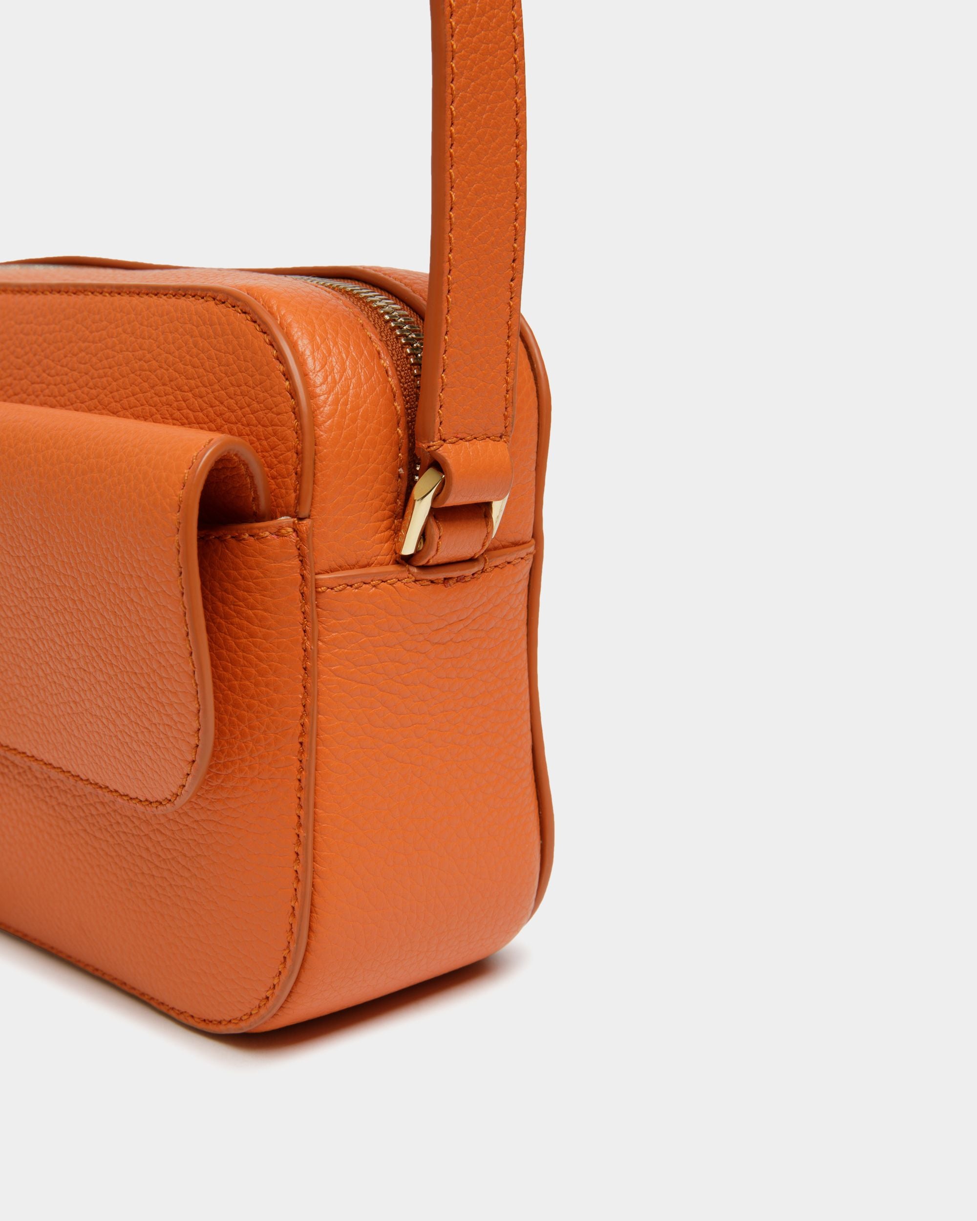 Kleine Lock Me Umhängetasche Für Damen Aus Genarbtem Leder In Koi Orange - Women's - Bally - 04