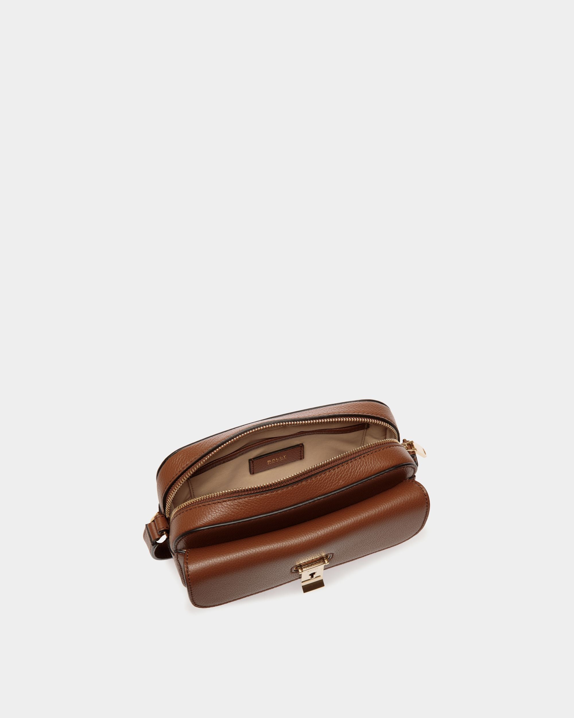 Kleine Lock Me Umhängetasche Für Damen Aus Genarbtem Leder In Braun - Women's - Bally - 05
