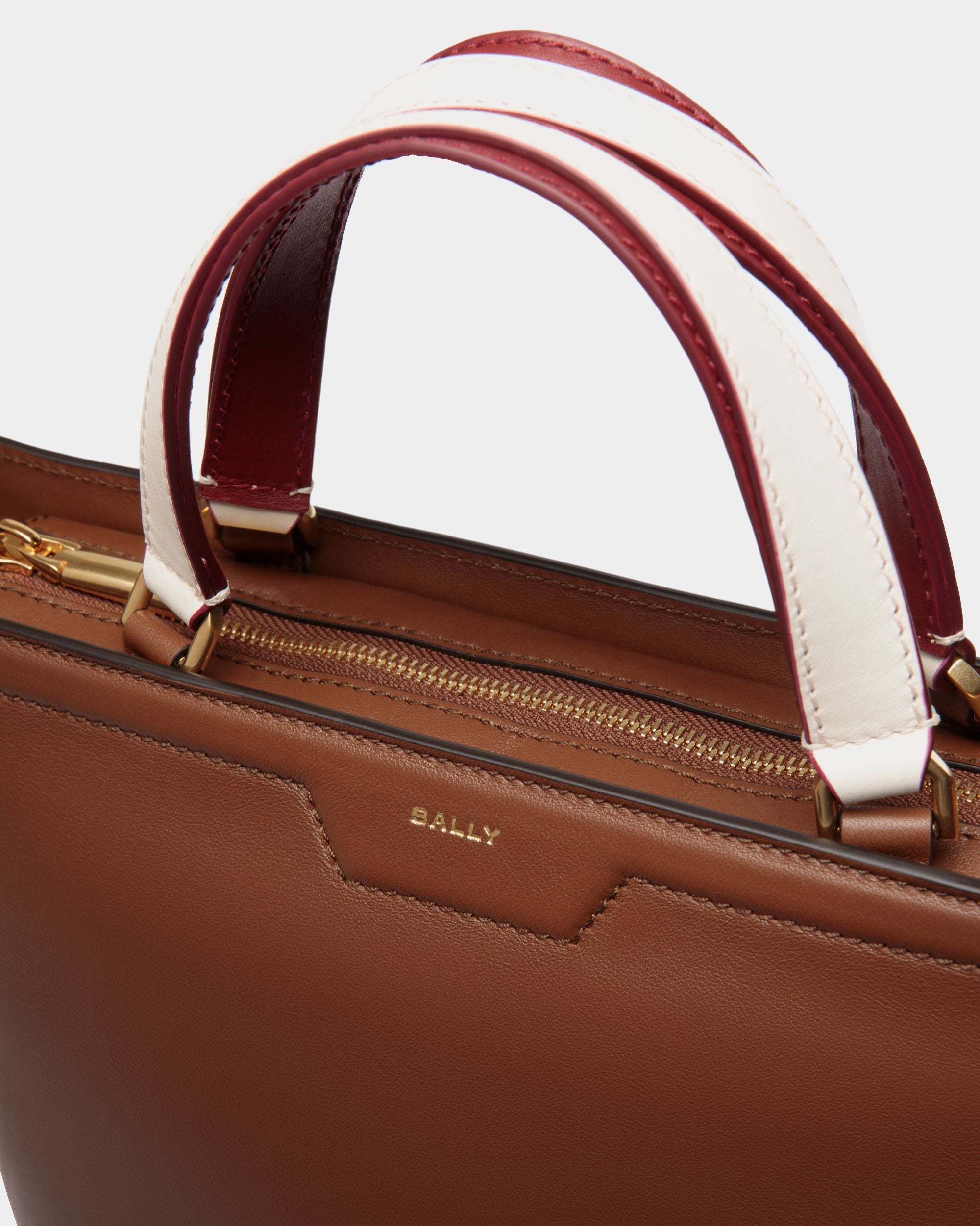 Kleine Code Tragetasche Aus Leder In Braun - Women's - Bally - 05