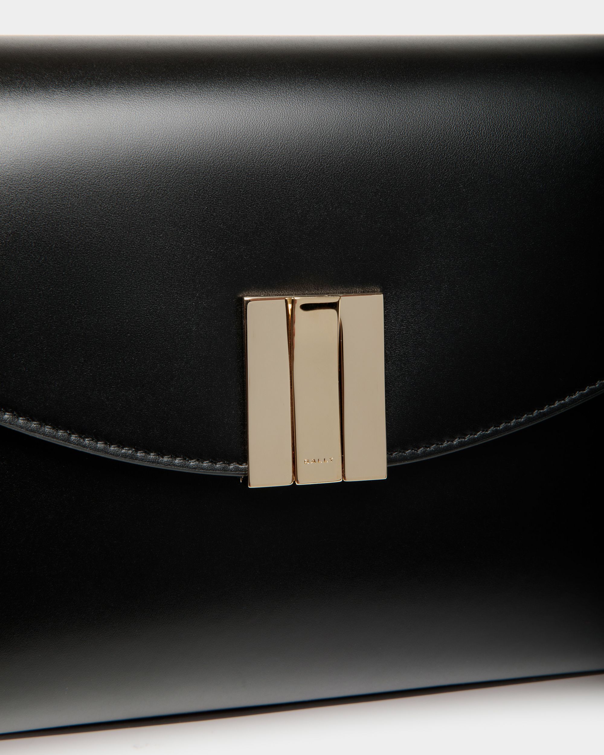 Kleine Henkeltasche Ollam Aus Leder In Schwarz - Donna - Bally - 06