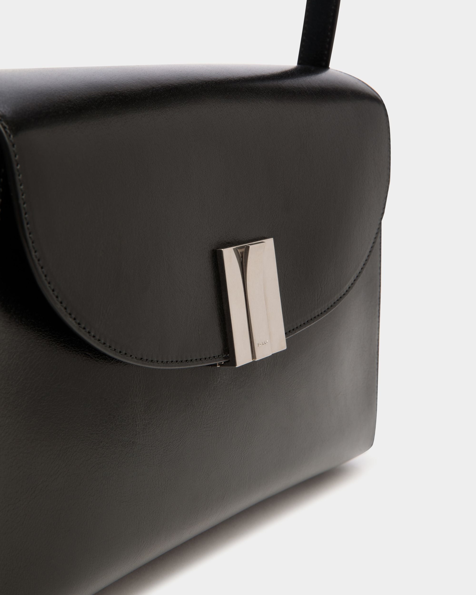 Ollam Schultertasche Aus Leder In Schwarz - Damen - Bally - 04