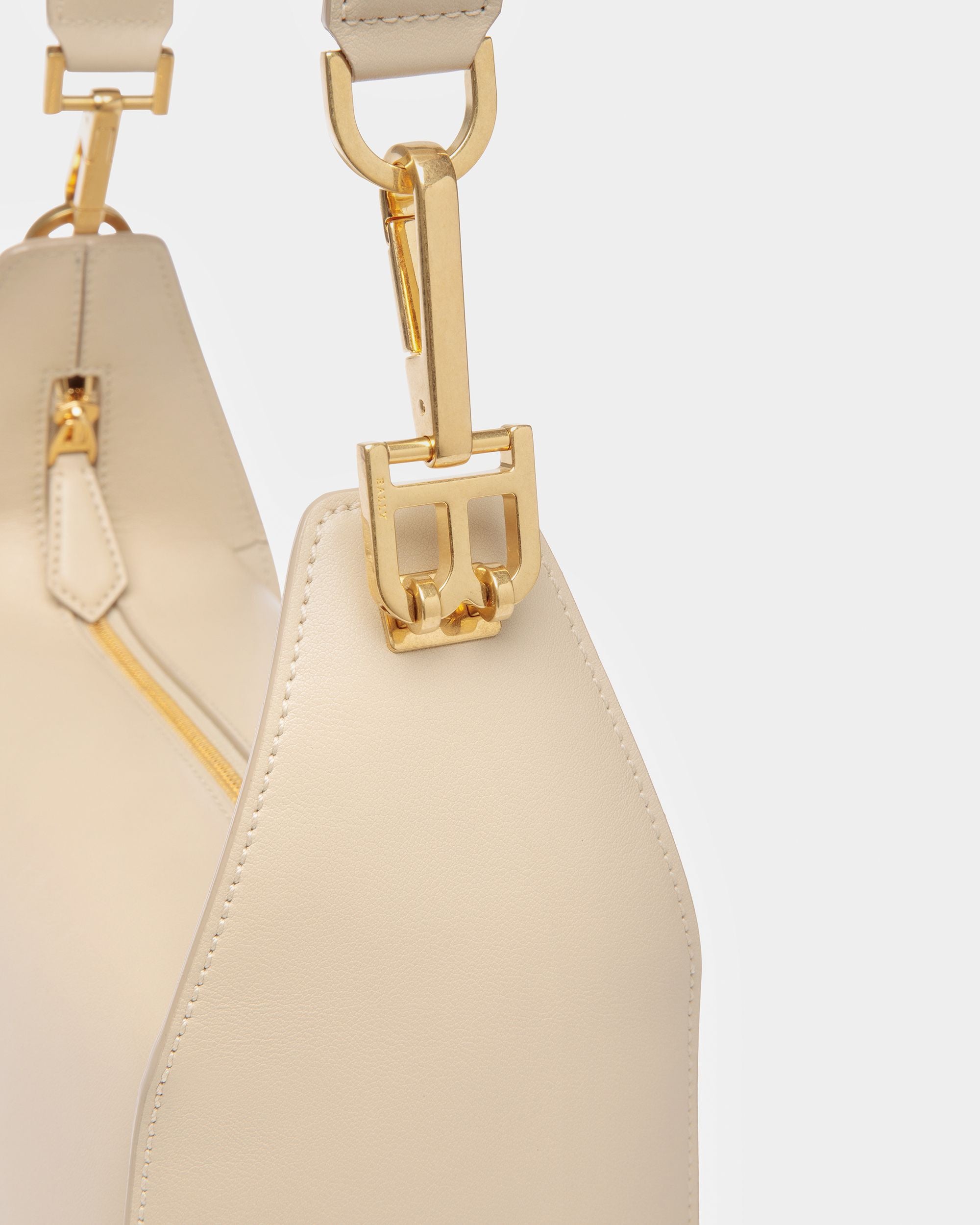 B-Hook Schultertasche Aus Leder In Fossil - Damen - Bally - 03