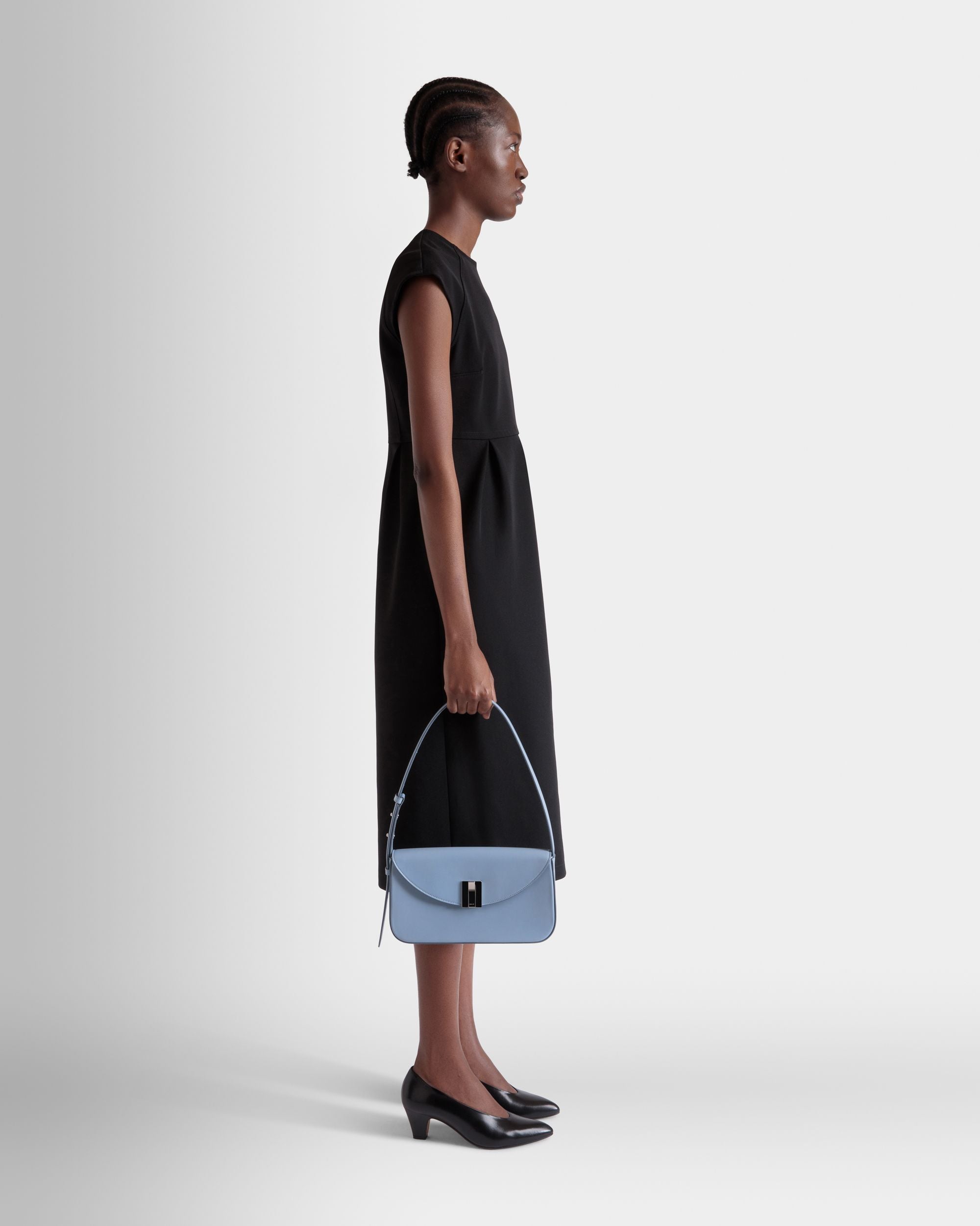 Kleine Schultertasche Ollam Aus Leder In Light Blue - Donna - Bally - 02