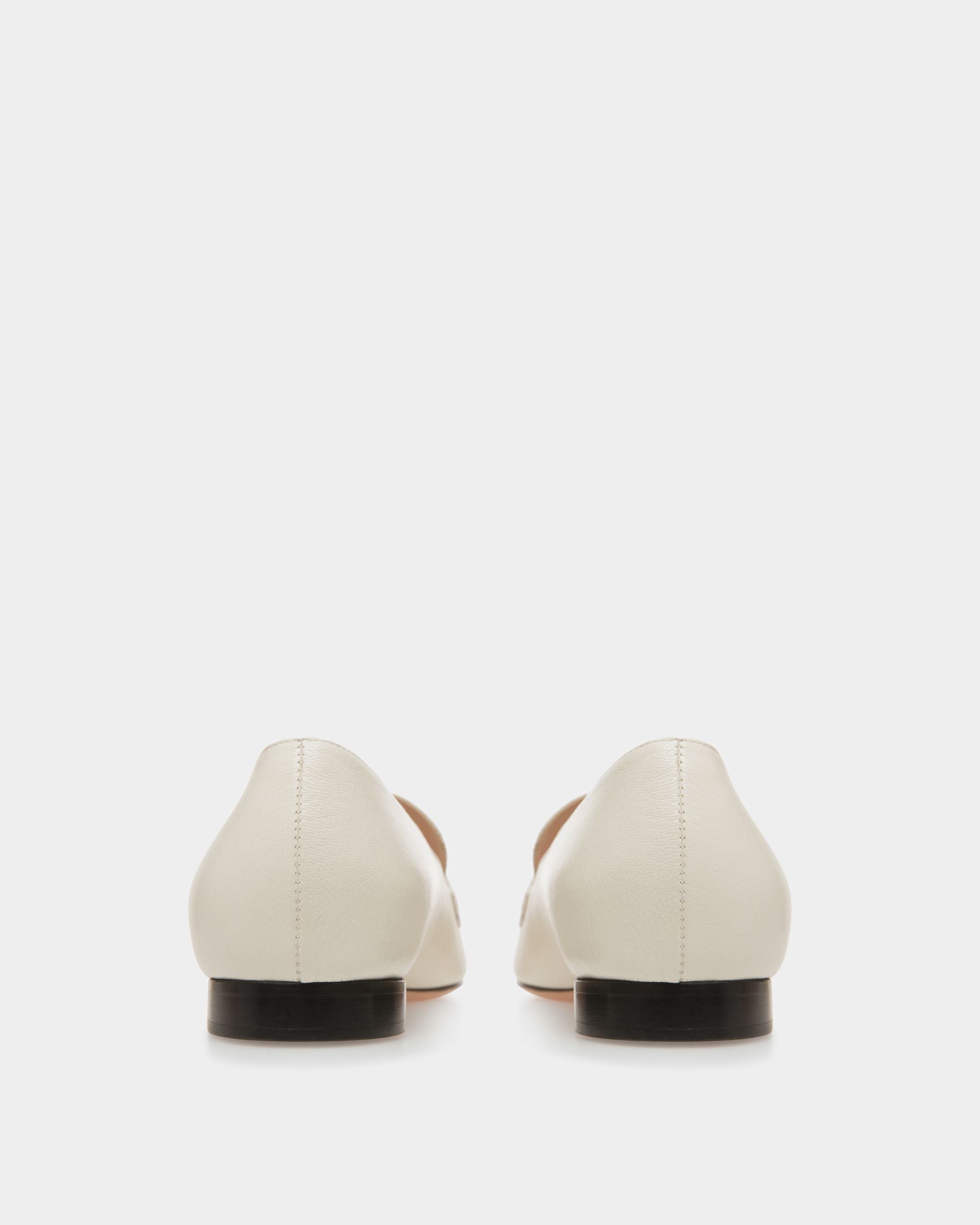 Mocassins Emblem En Cuir Ivoire - Femme - Bally - 03