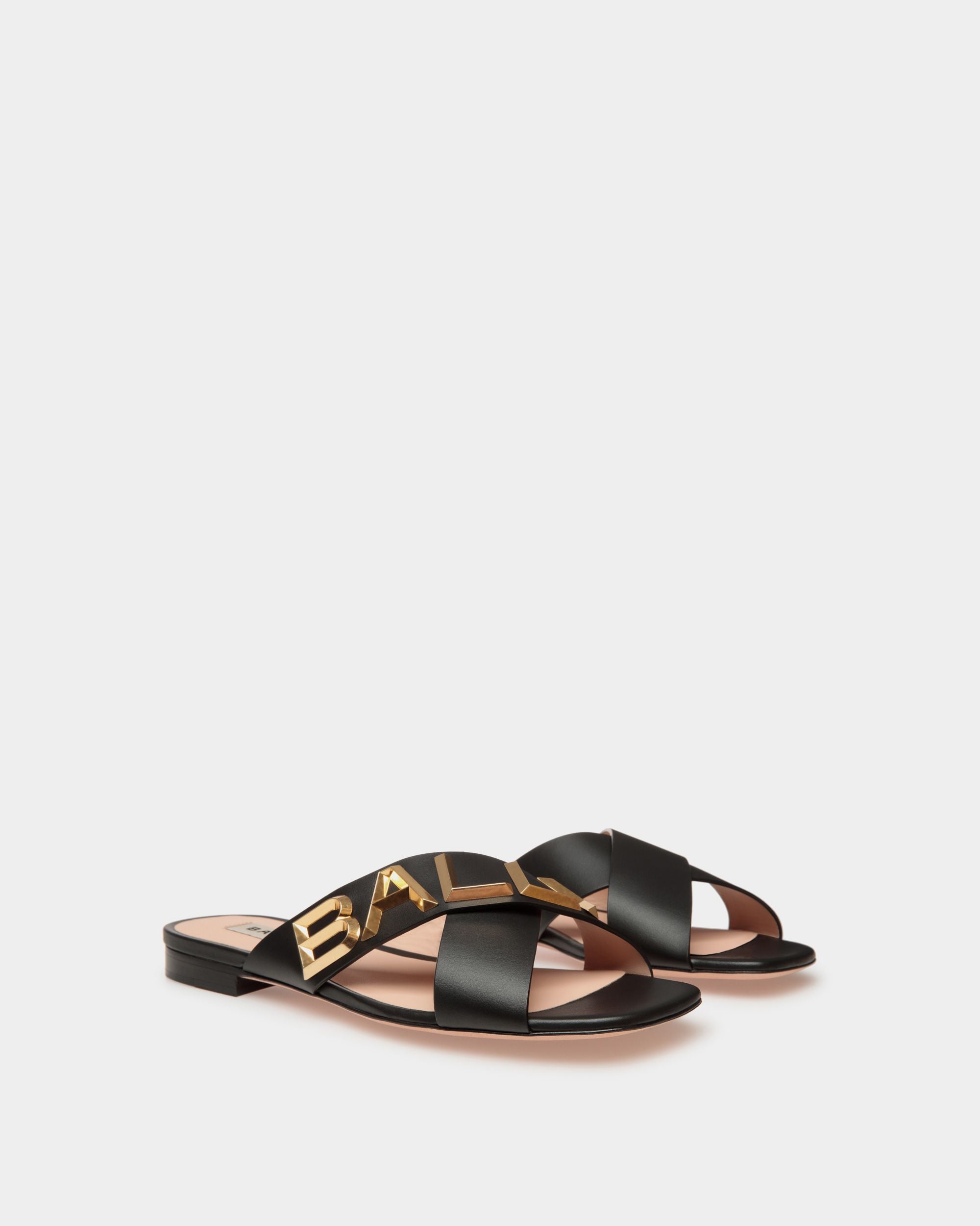 Bally Spell | Flache Pantolette für Damen aus Leder in Schwarz | Bally | Still Life 3/4 Vorderseite