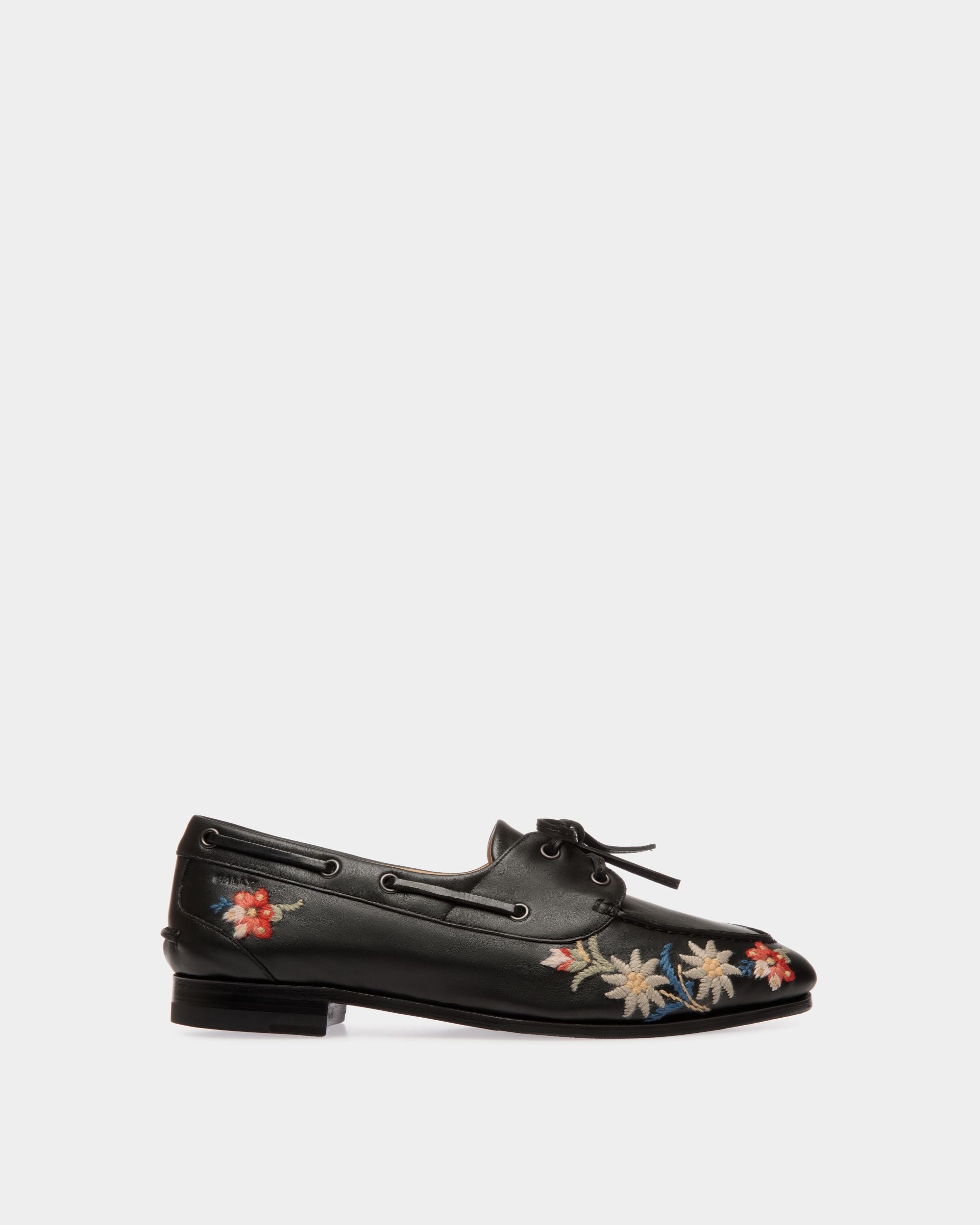 Mocassino Winter Capsule In Pelle Nera Con Ricamo Alpine Flowers - Donna - Bally - 01