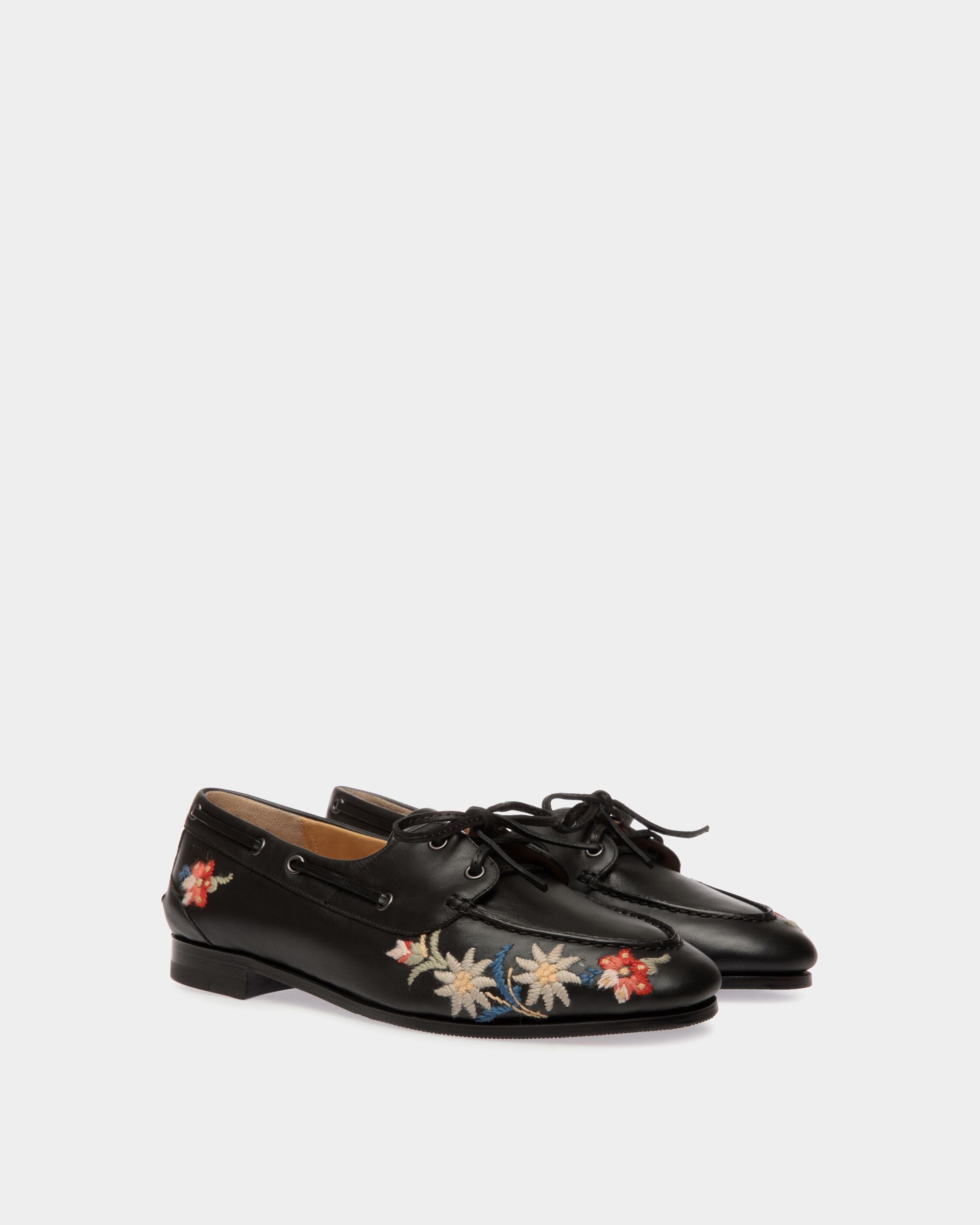 Mocassino Winter Capsule In Pelle Nera Con Ricamo Alpine Flowers - Donna - Bally - 02