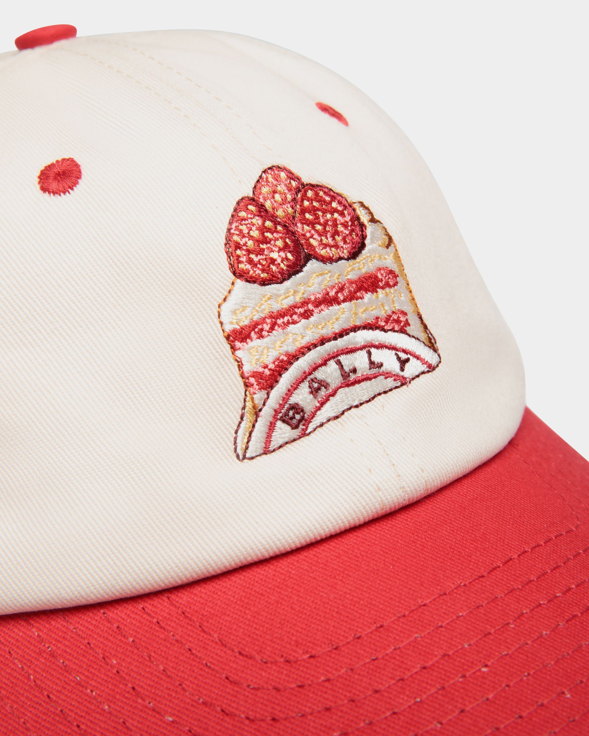 Cappellino In Cotone Color Avorio E Rosso Con Ricamo Bally Cake - Donna - Bally - 04