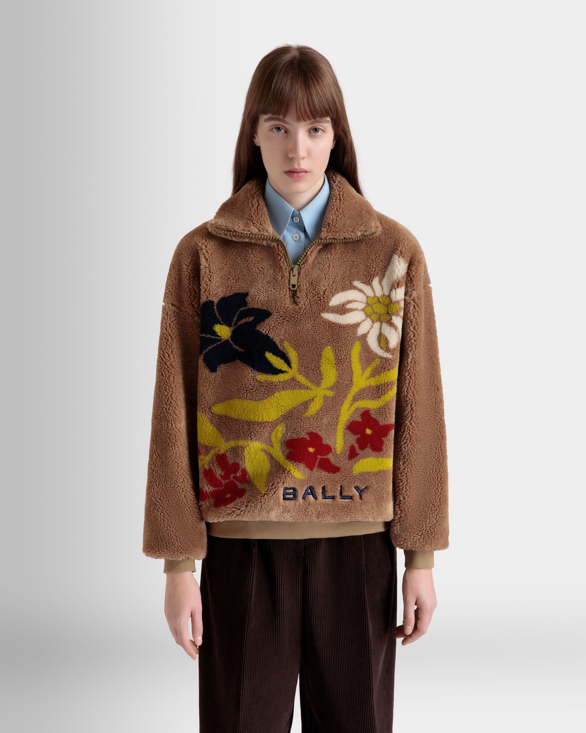 Winter Capsule Sweatshirt Mit Halbem Reißverschluss Und Alpenblumen Aus Fleece In Camel - Women's - Bally - 08