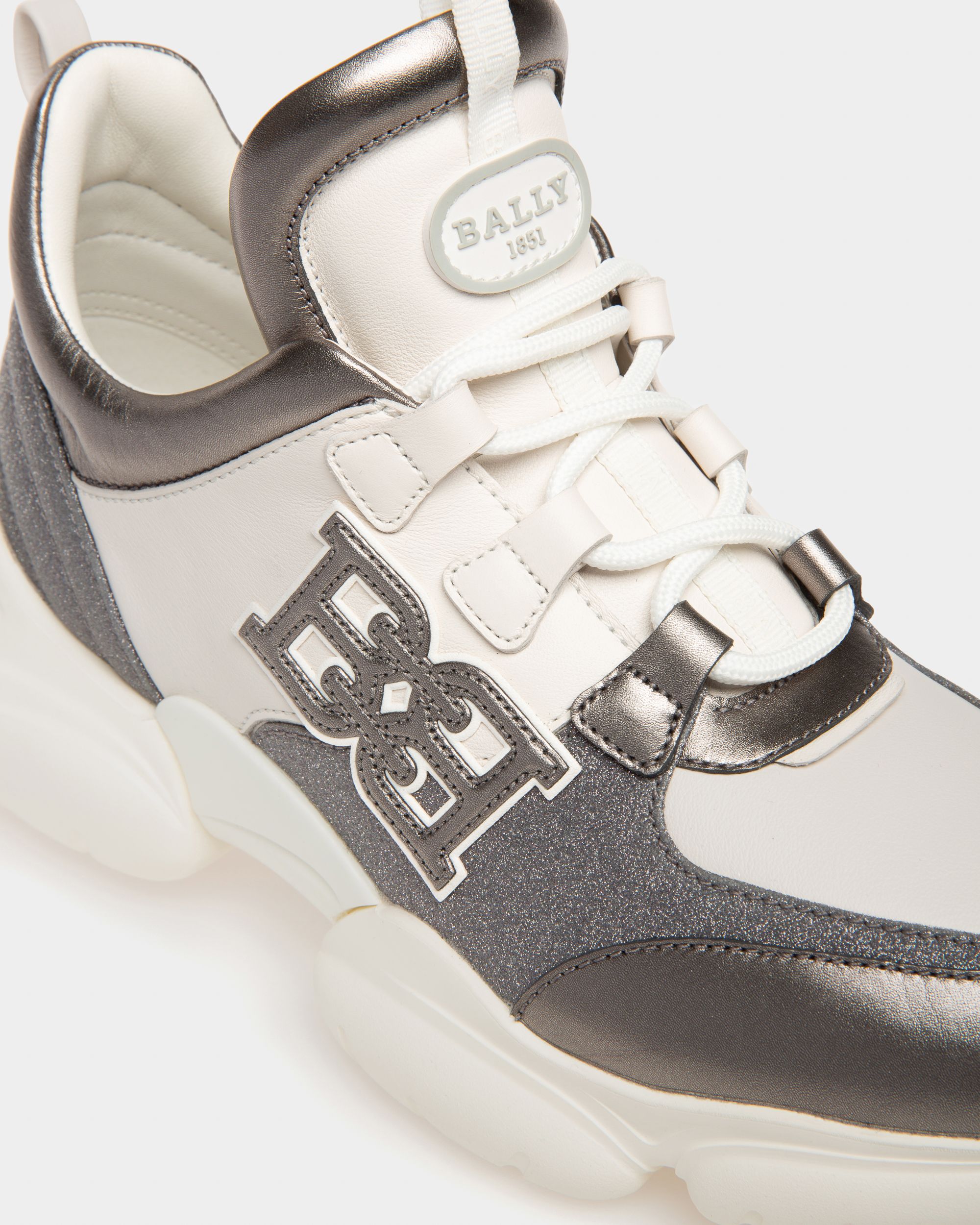 Claires Sneakers En Cuir Gris Et Blanc - Femme - Bally - 06