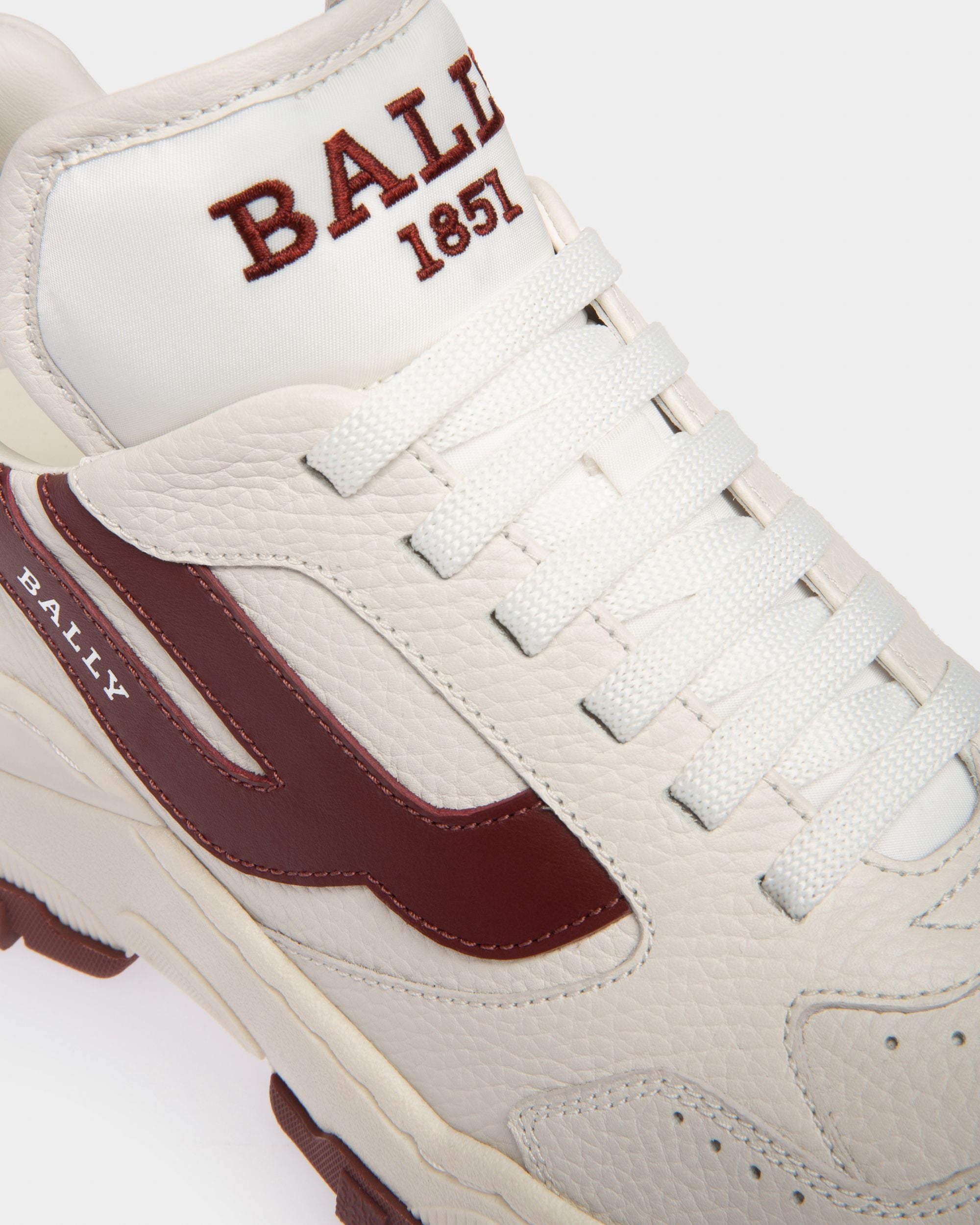 Holden Sneaker Aus Leder Und Stoff In Weiss Und Traditionsrot - Damen - Bally - 06