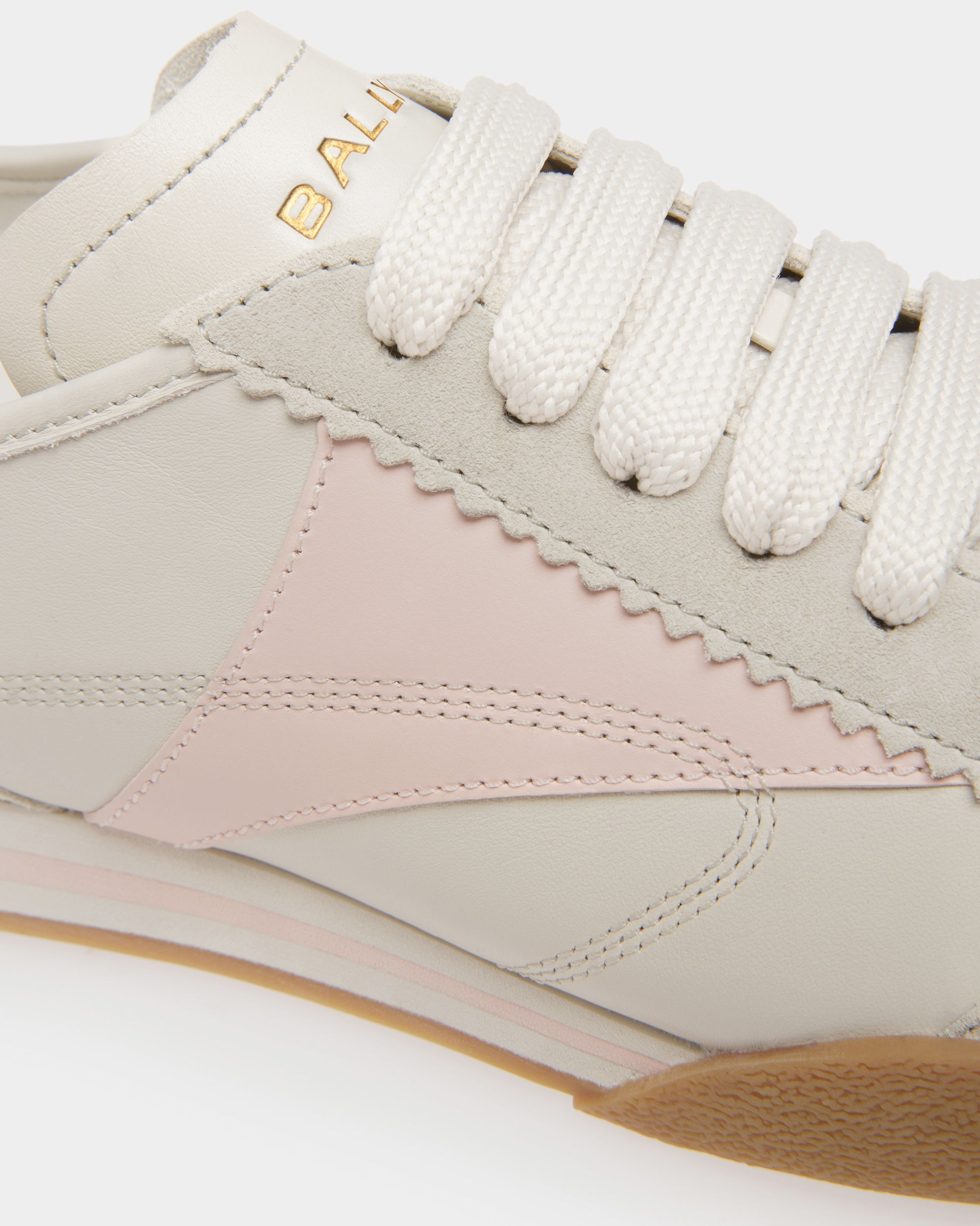 Sussex Sneaker Aus Leder in Staubweiß und Rosé - Damen - Bally - 05