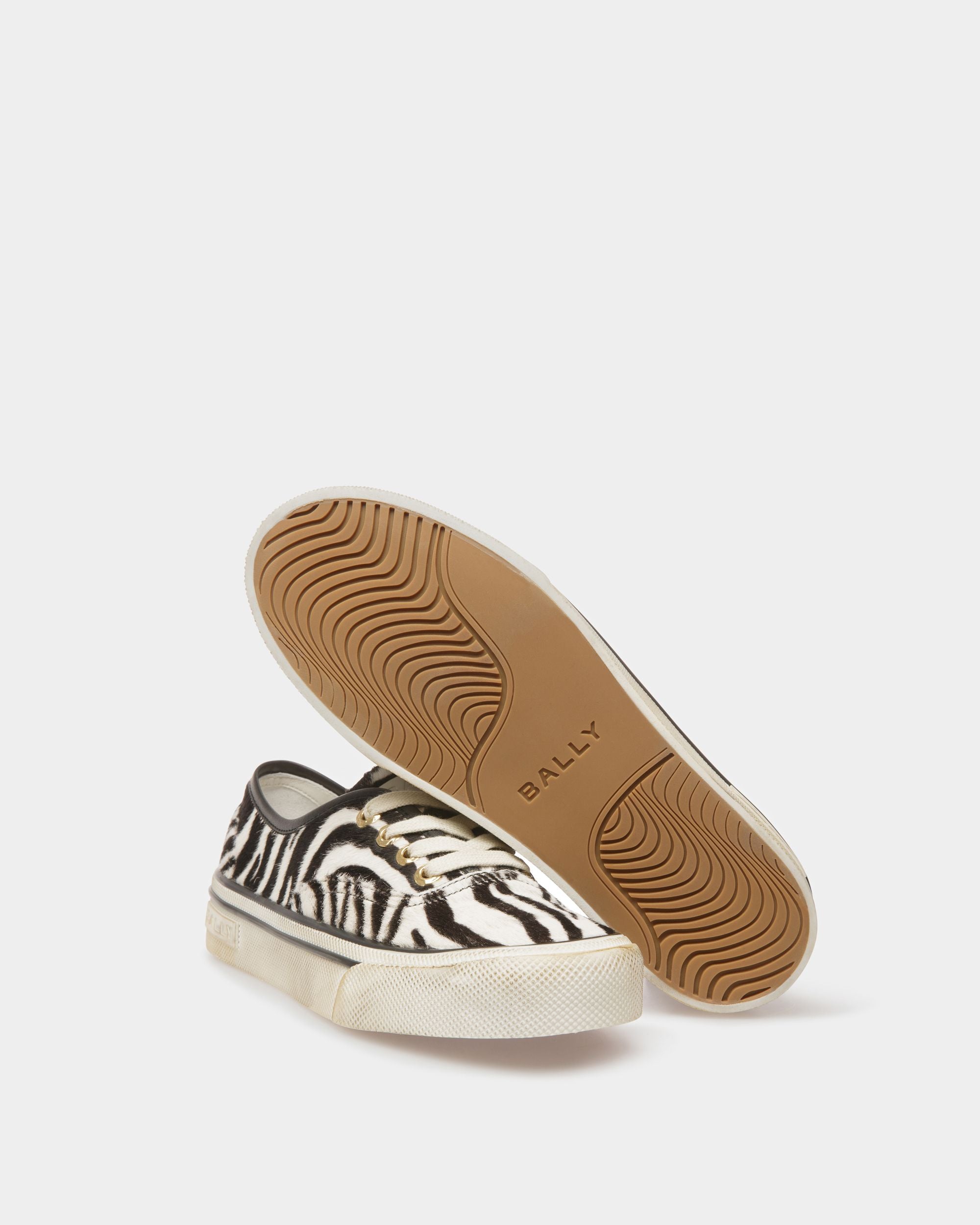 Santa Ana Sneakers Aus Kalbsleder Mit Fell In Weiß Und Schwarz - Damen - Bally - 04