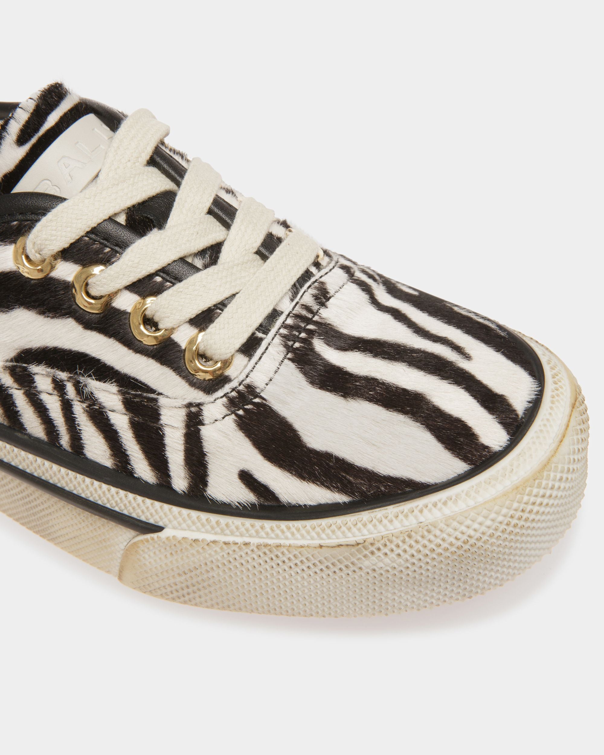 Santa Ana Sneakers Aus Kalbsleder Mit Fell In Weiß Und Schwarz - Damen - Bally - 05