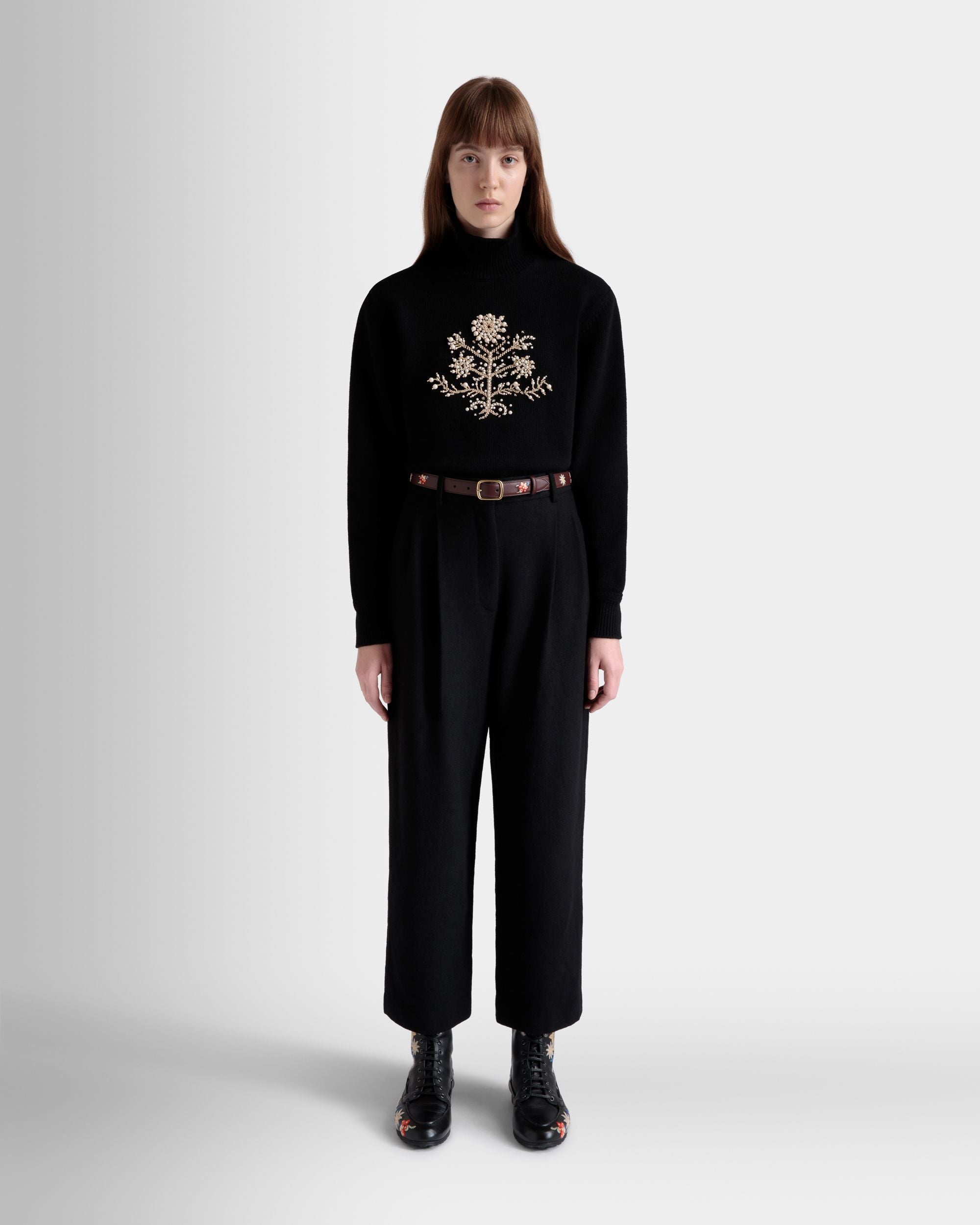 Winter Capsule Rollkragenpullover Aus Schwarzer Wolle Mit Einer Heritage-Blume - Femme - Bally - 02