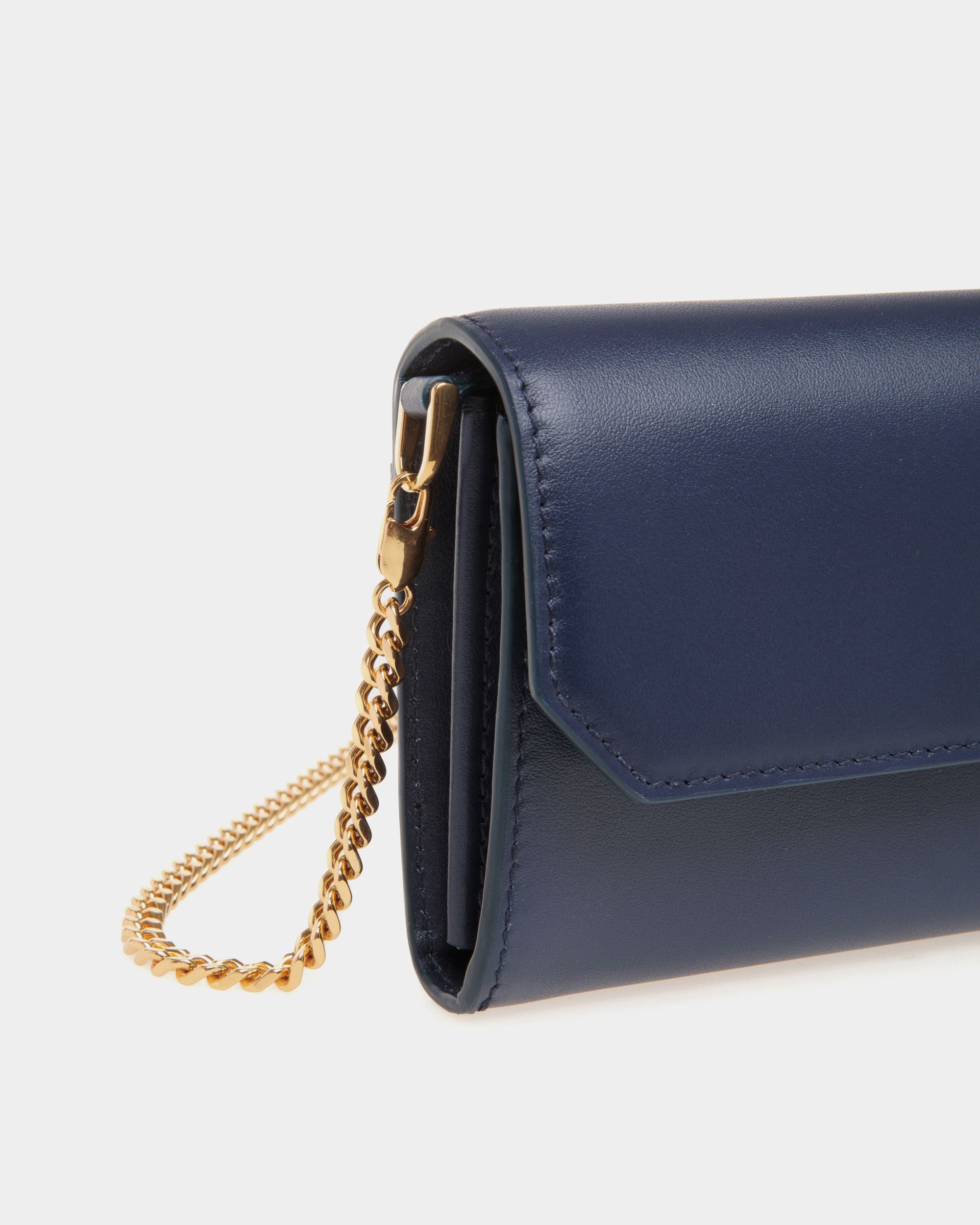 Portefeuille À Chaîne Emblem En Cuir Bleu - Femme - Bally - 04