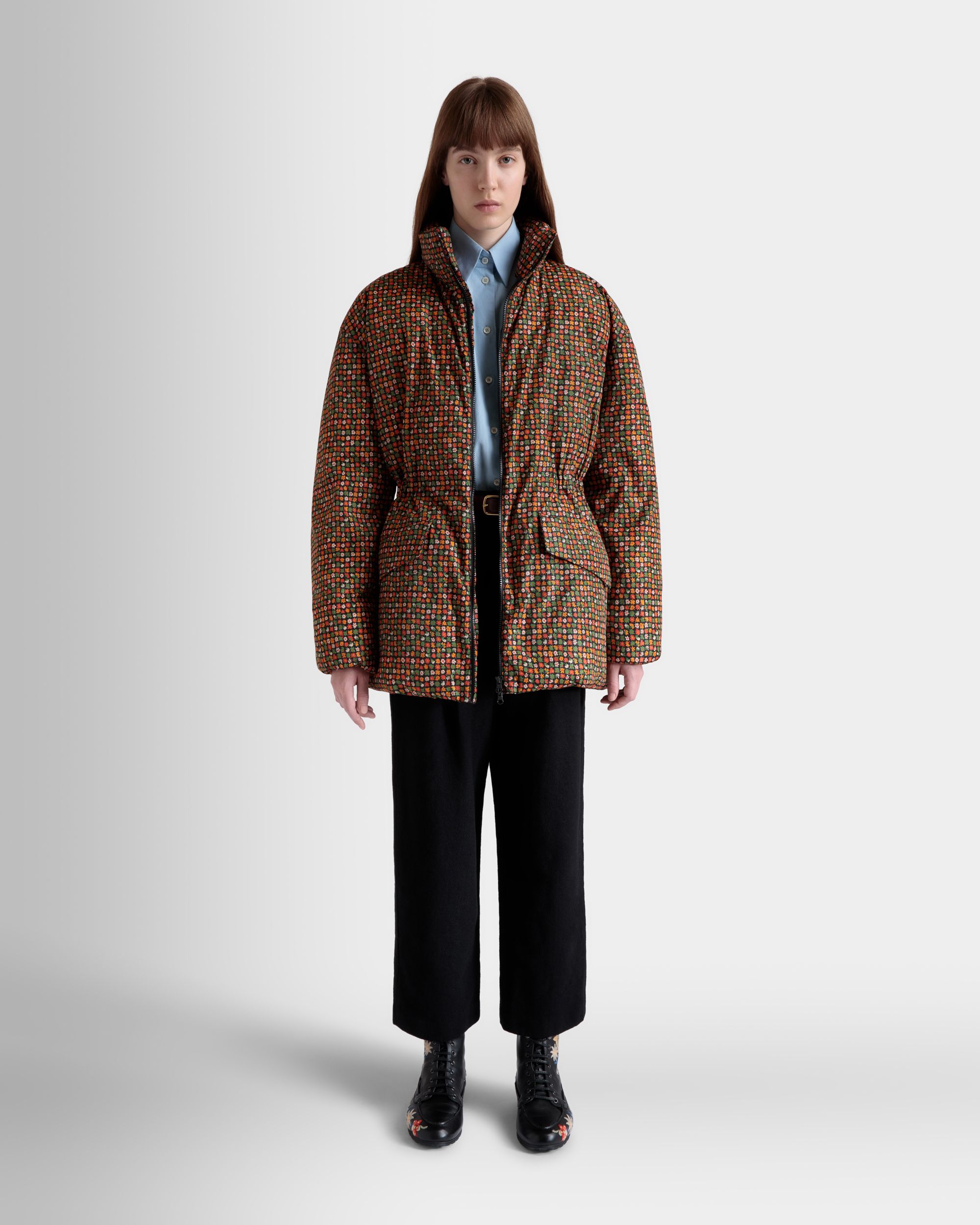 Doudoune De La Capsule D’hiver En Nylon Recyclé Multicolore Ornée De Fleurs Des Alpes - Femme - Bally - 02