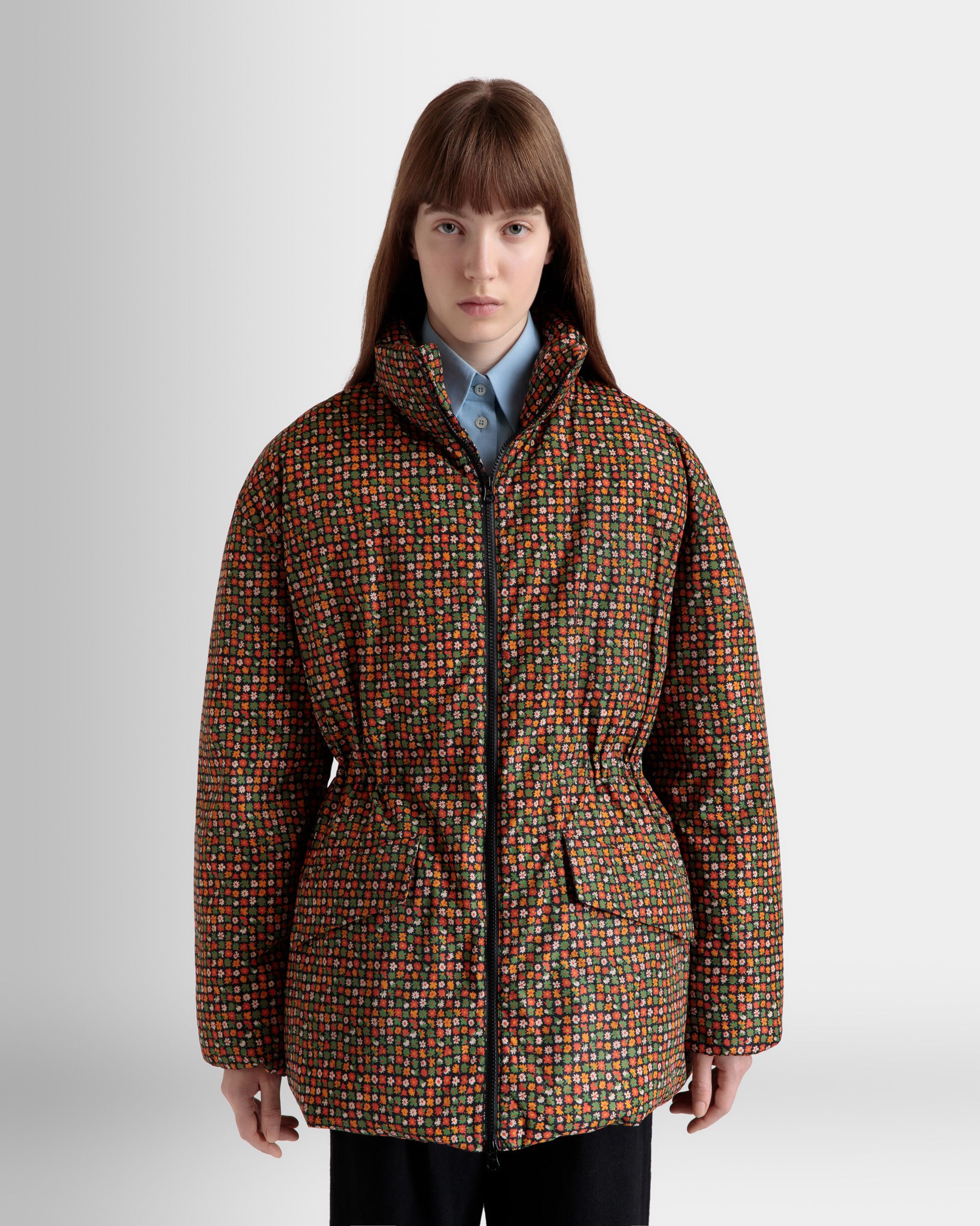 Doudoune De La Capsule D’hiver En Nylon Recyclé Multicolore Ornée De Fleurs Des Alpes - Femme - Bally - 08