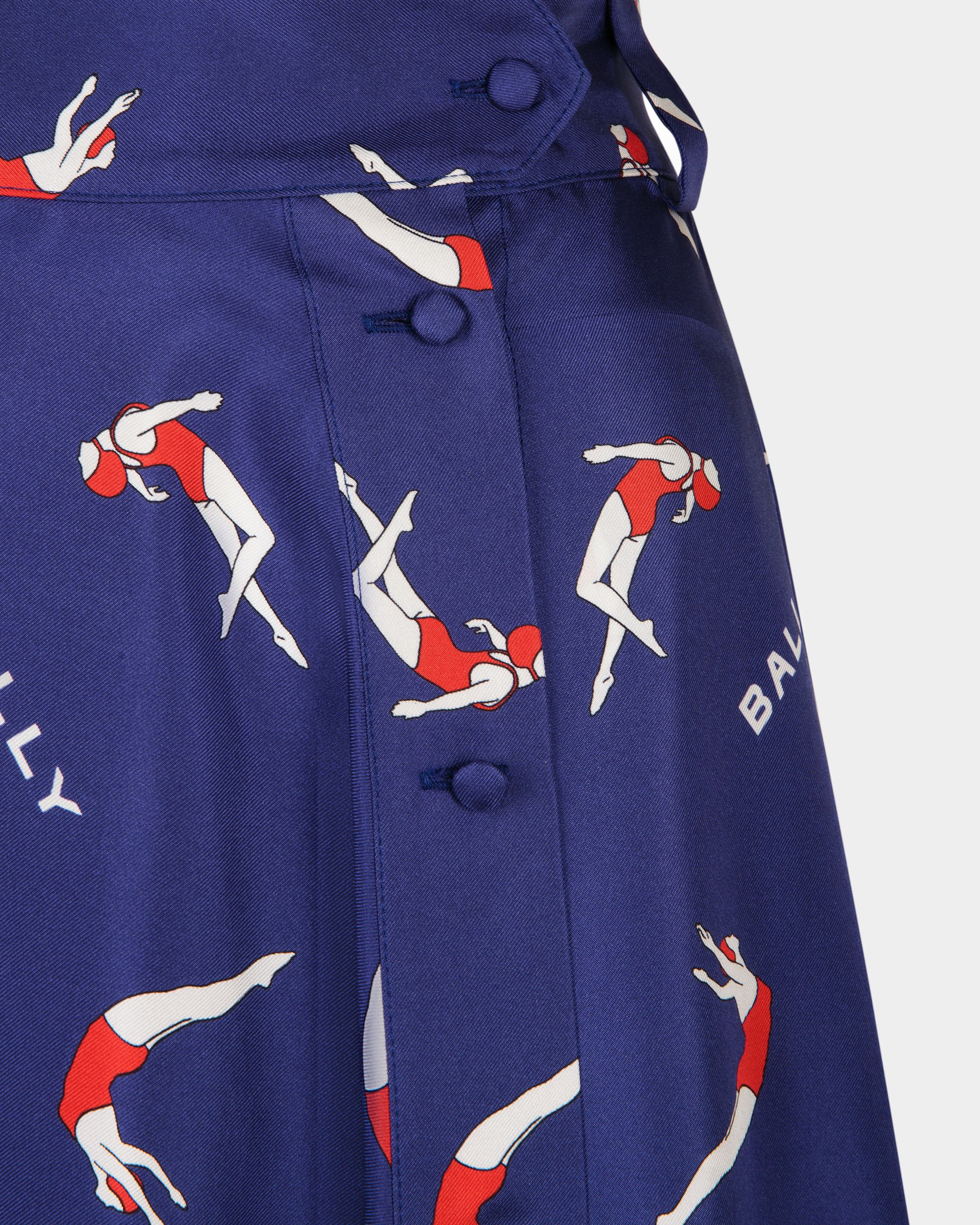 Bedruckter Midirock für Damen aus Seide in Blau | Bally | Model getragen Detail